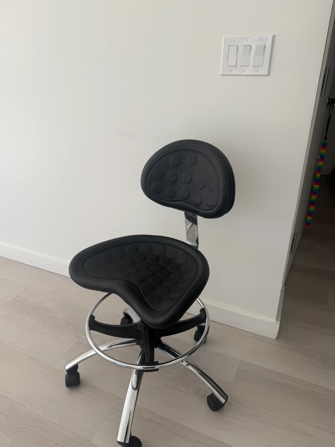 Black Ergonomic Saddle Stool