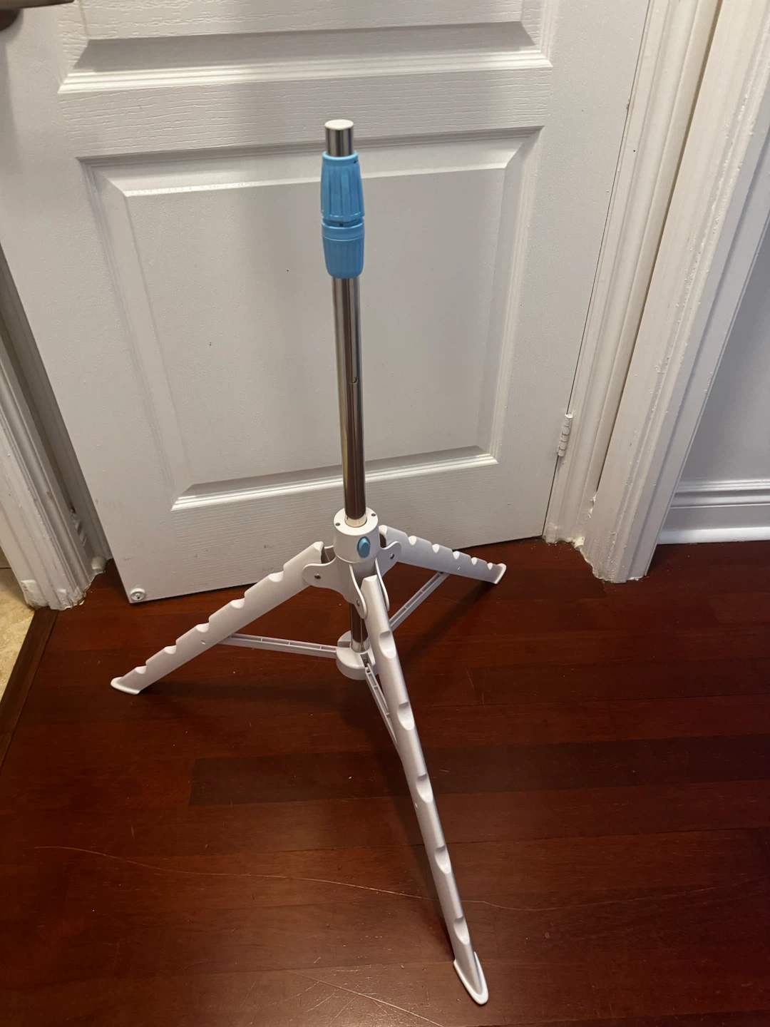 Collapsible Tripod Clothes Rack - photo 2