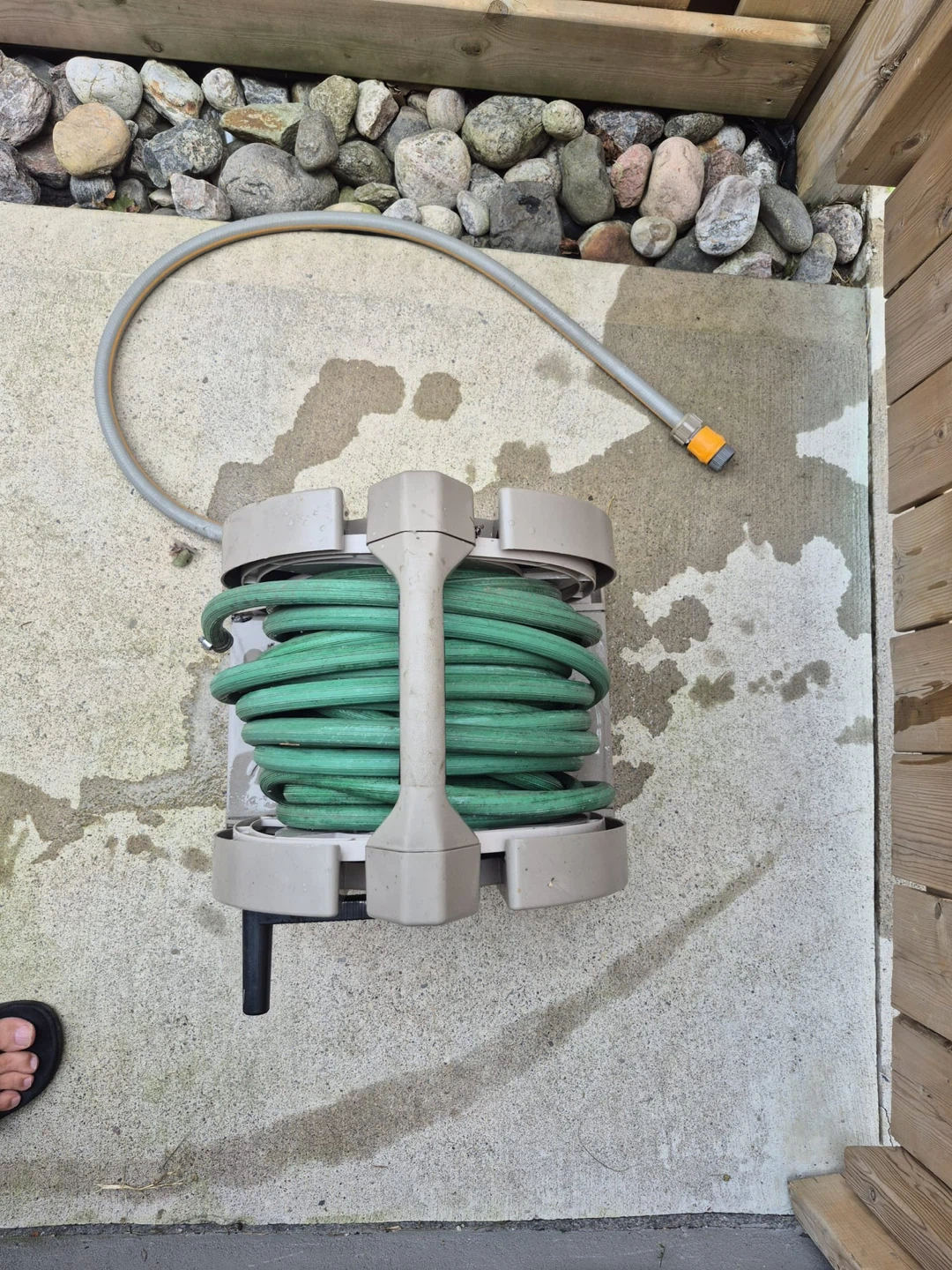 Garden Hose with Retractable Reel