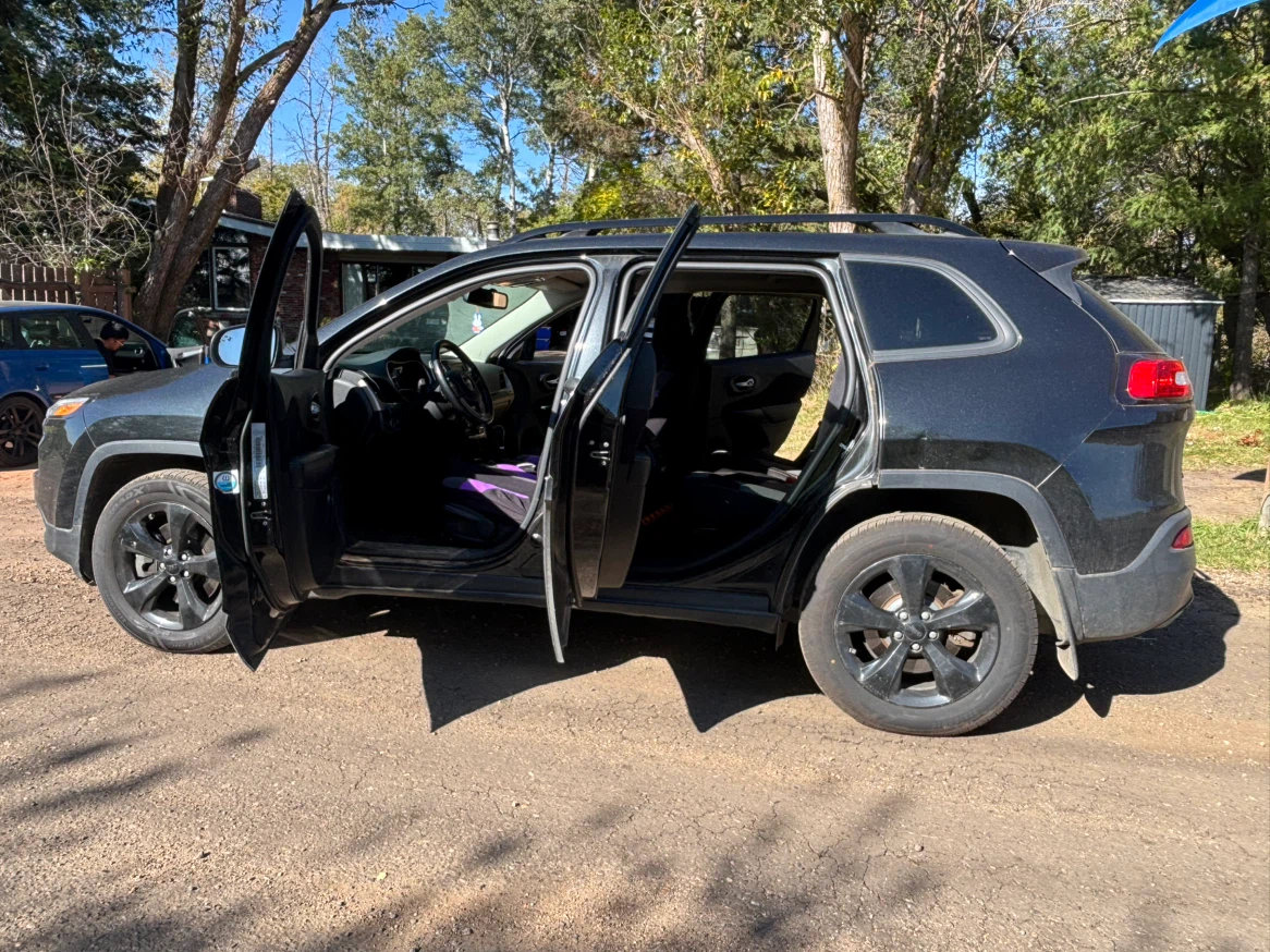 Jeep Cherokee Altitude - photo 5
