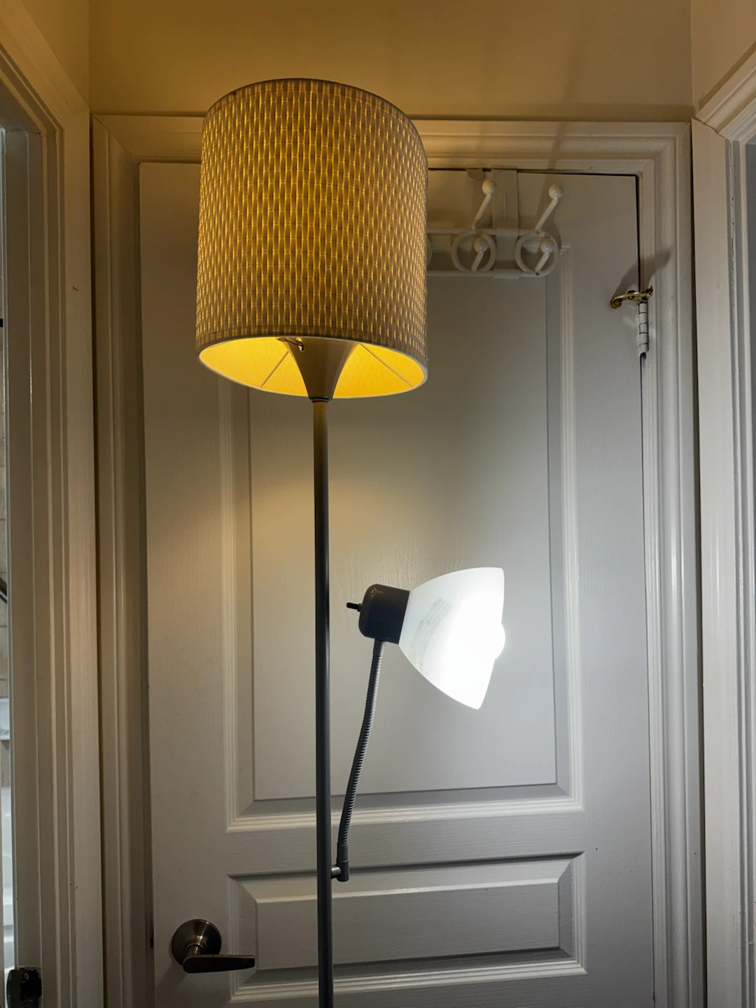 Floor lamp with adjustable reading light - photo 2