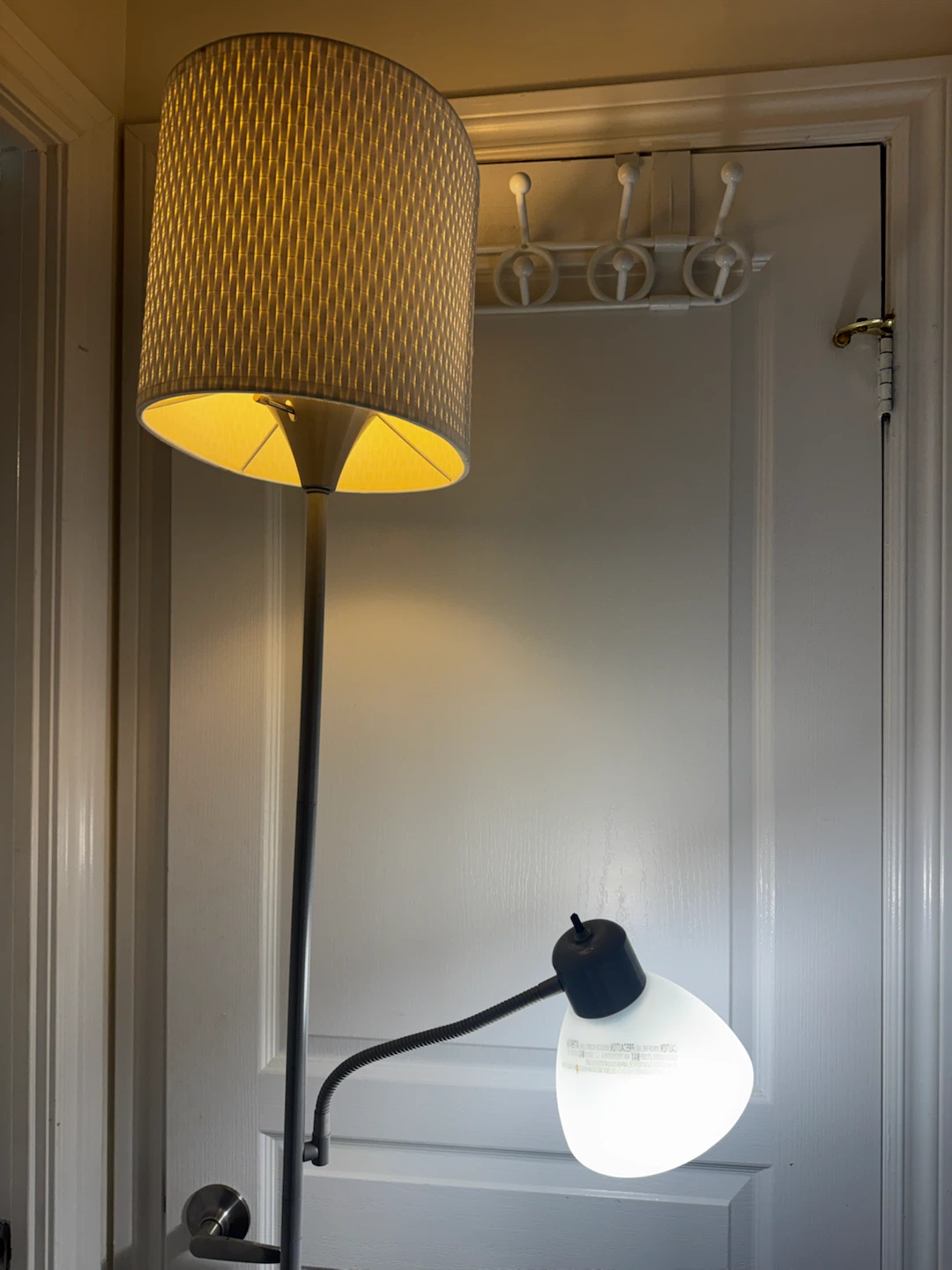 Floor lamp with adjustable reading light - photo 3