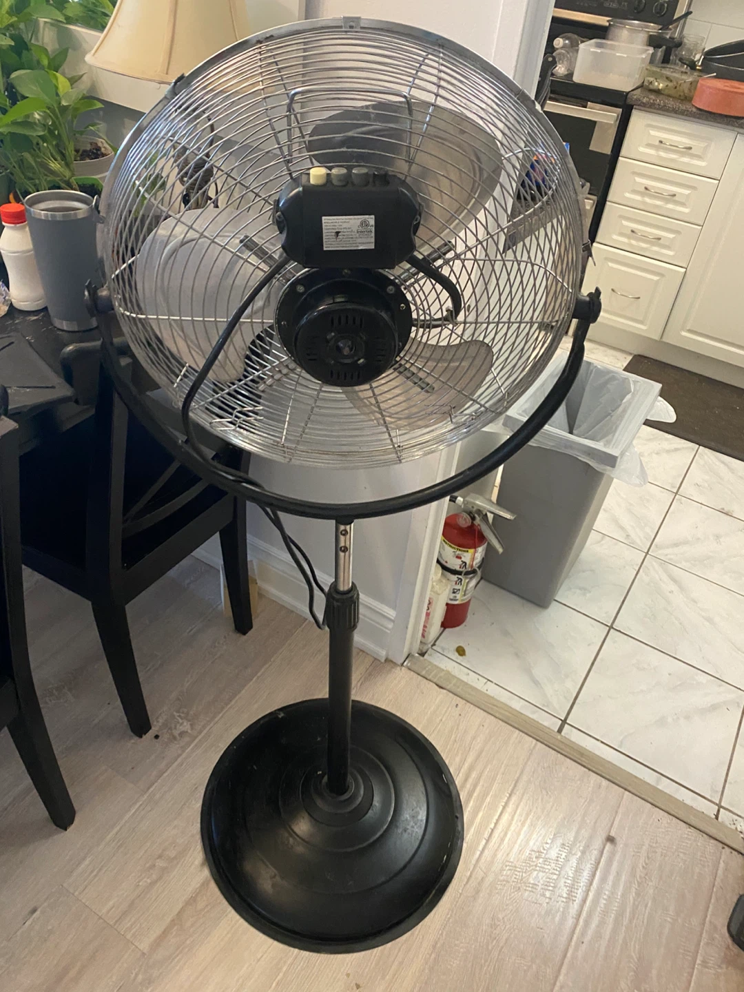 Cool Works 18 inch Heavy-Duty Stand Fan - photo 2