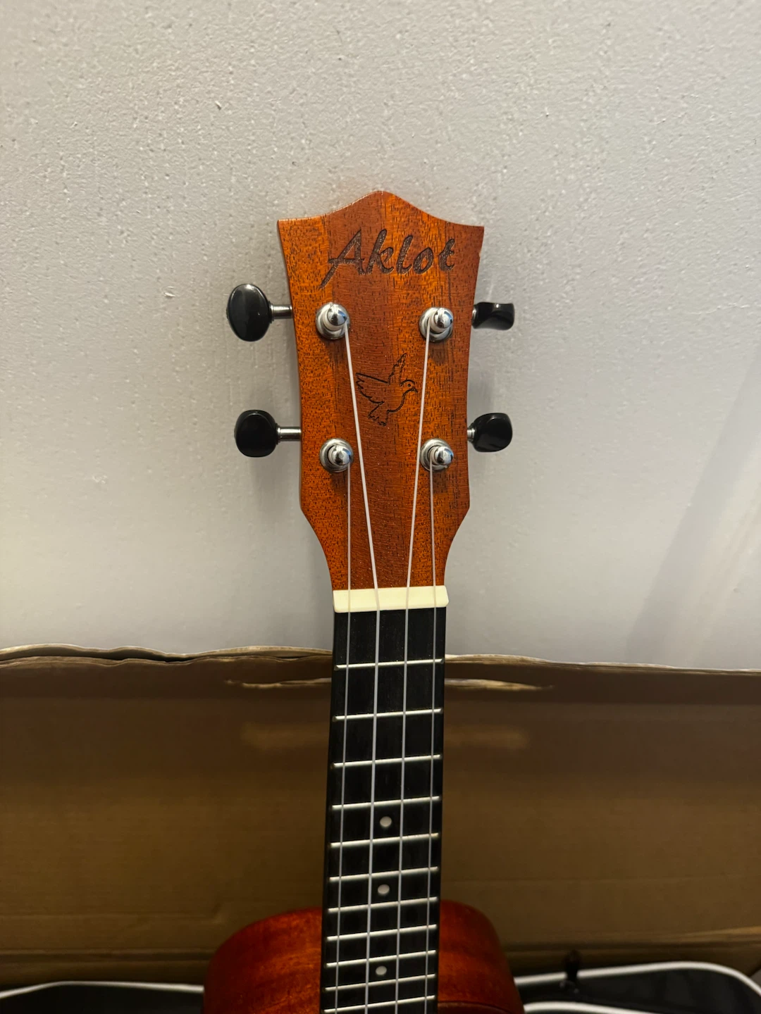 Aklot Ukulele with Case - photo 3