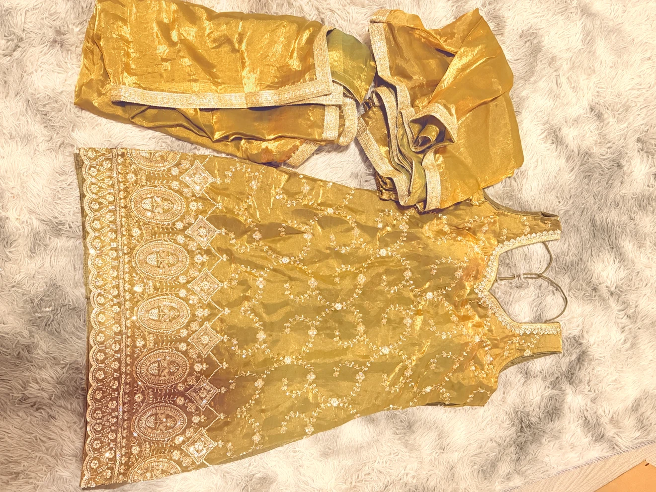 Gold Embroidered Kurti Set - photo 2