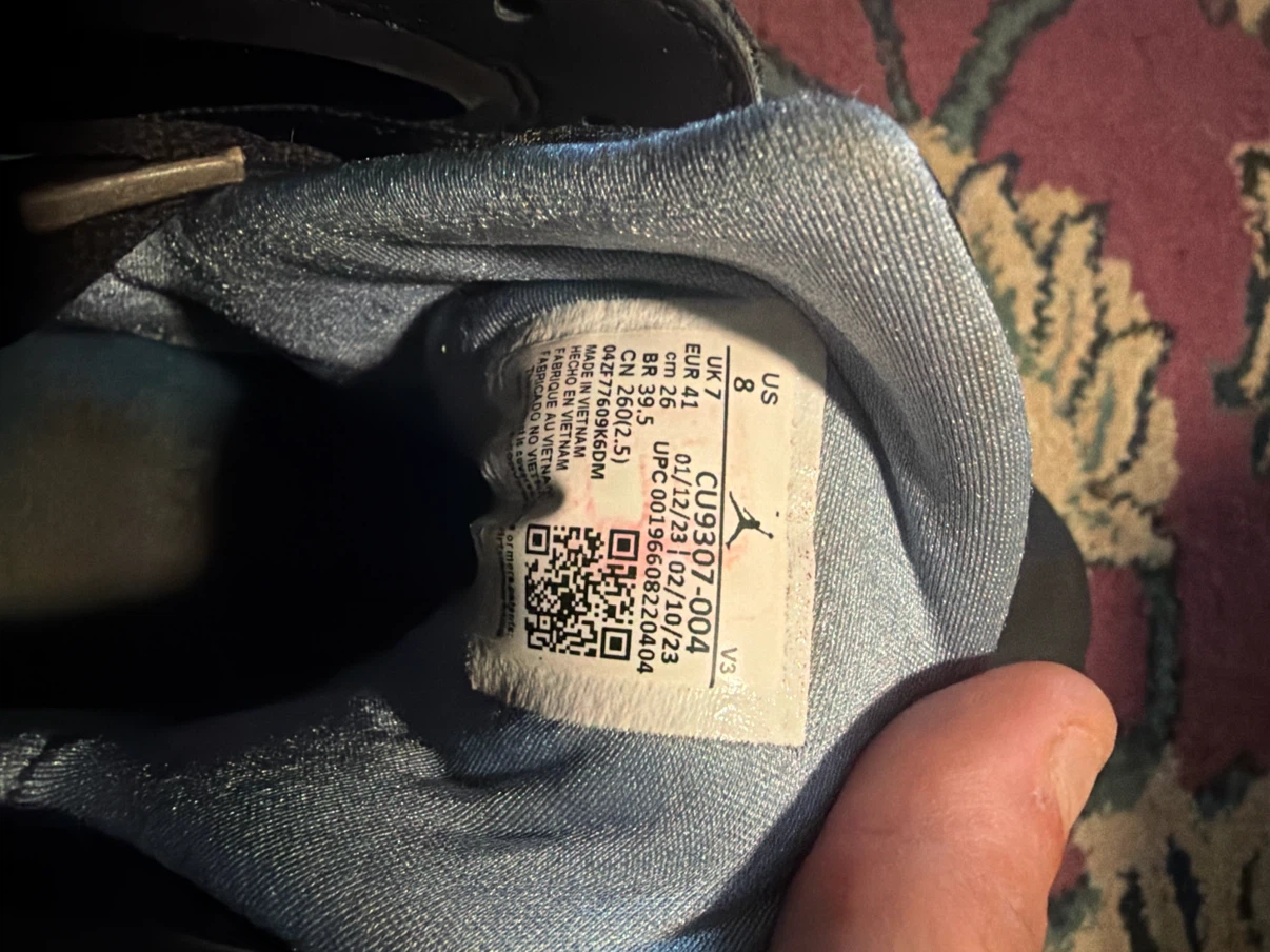 Jordan 7 Retro Black and Blue Sneakers - photo 5