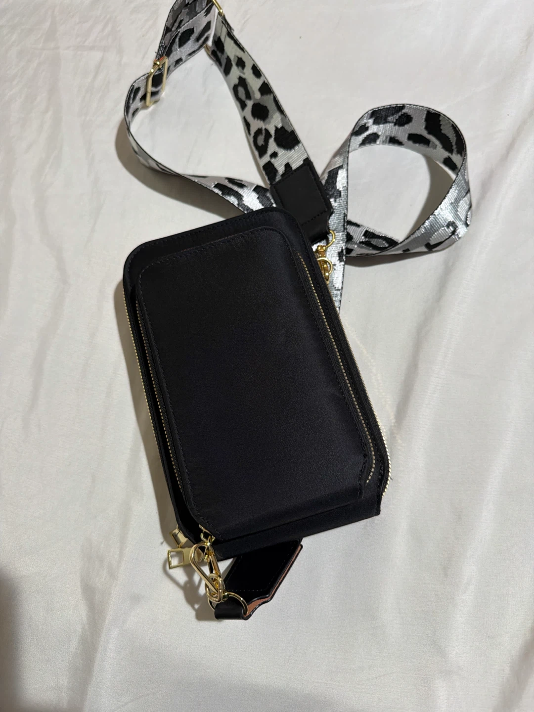 Black Crossbody Bag with Leopard Print Strap 🏈🏈🏈