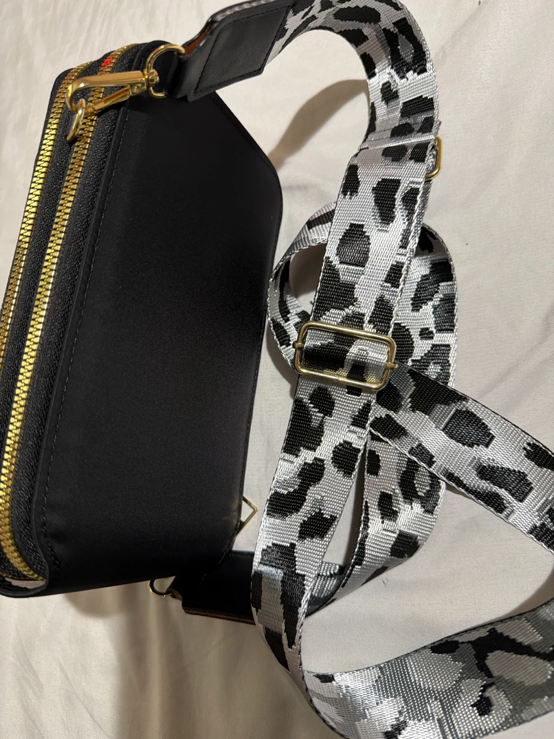 Black Crossbody Bag with Leopard Print Strap 🏈🏈🏈 - photo 4