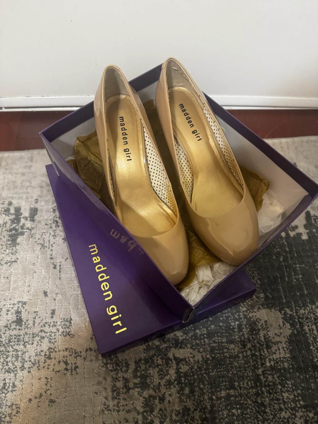 Madden Girl Getta Nude Patent Heels Size 10 - photo 3