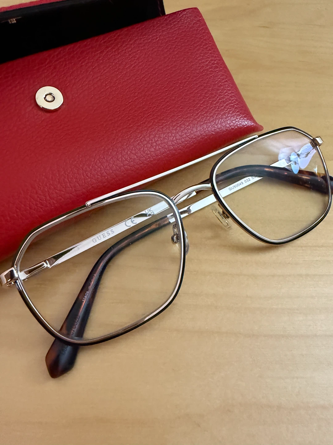 Guess eyeglass frames with Case