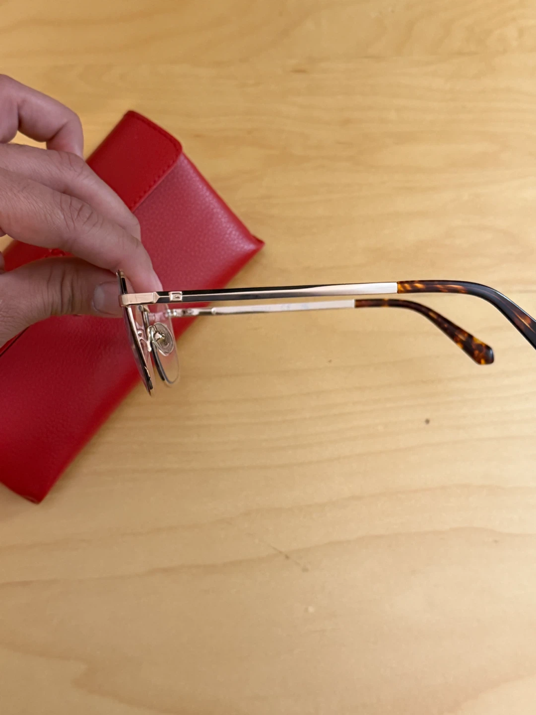 Guess eyeglass frames with Case - photo 4