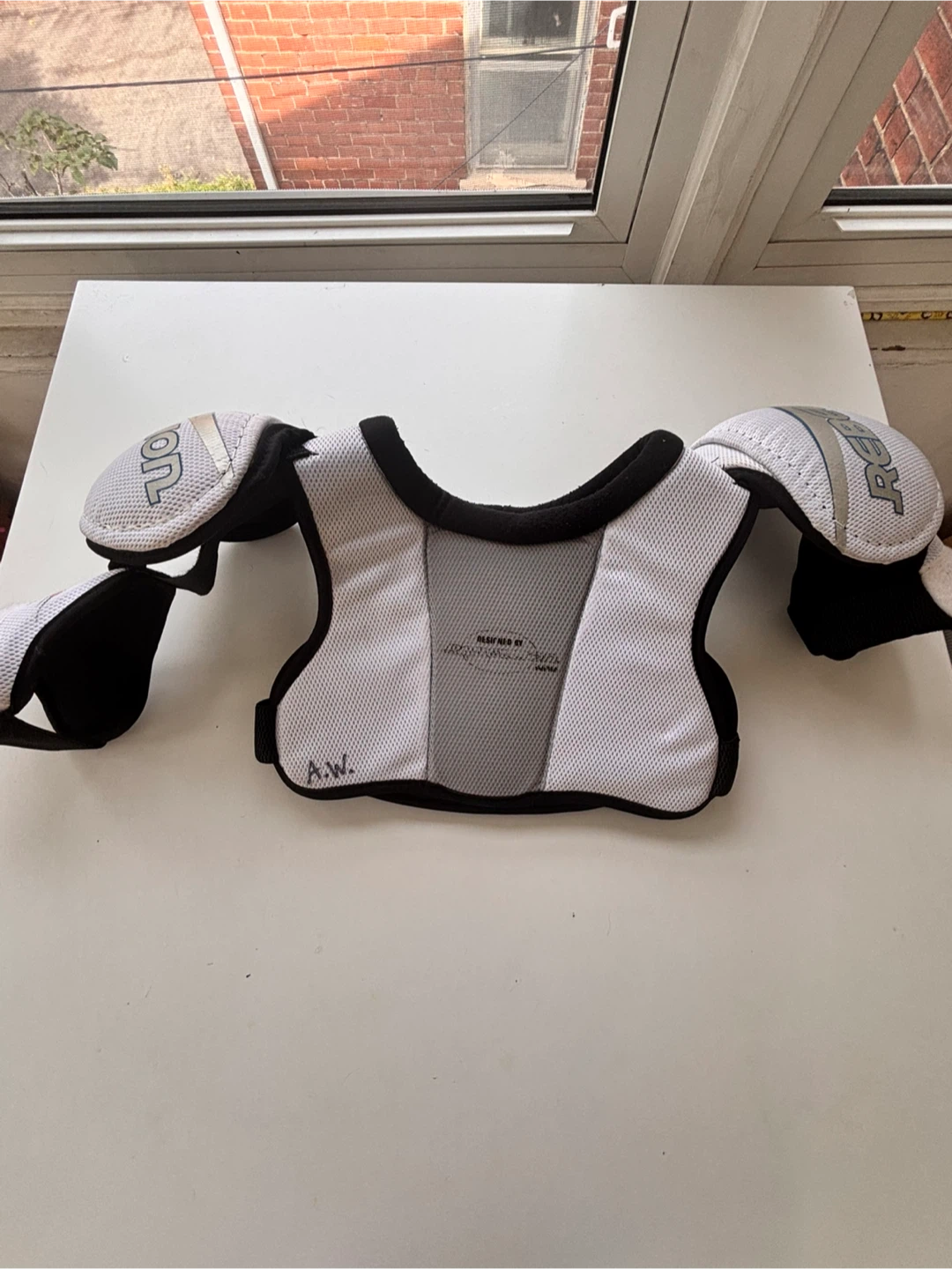 Reebok Re.Pro.Se. 3500 Hockey Shoulder Pads - photo 3