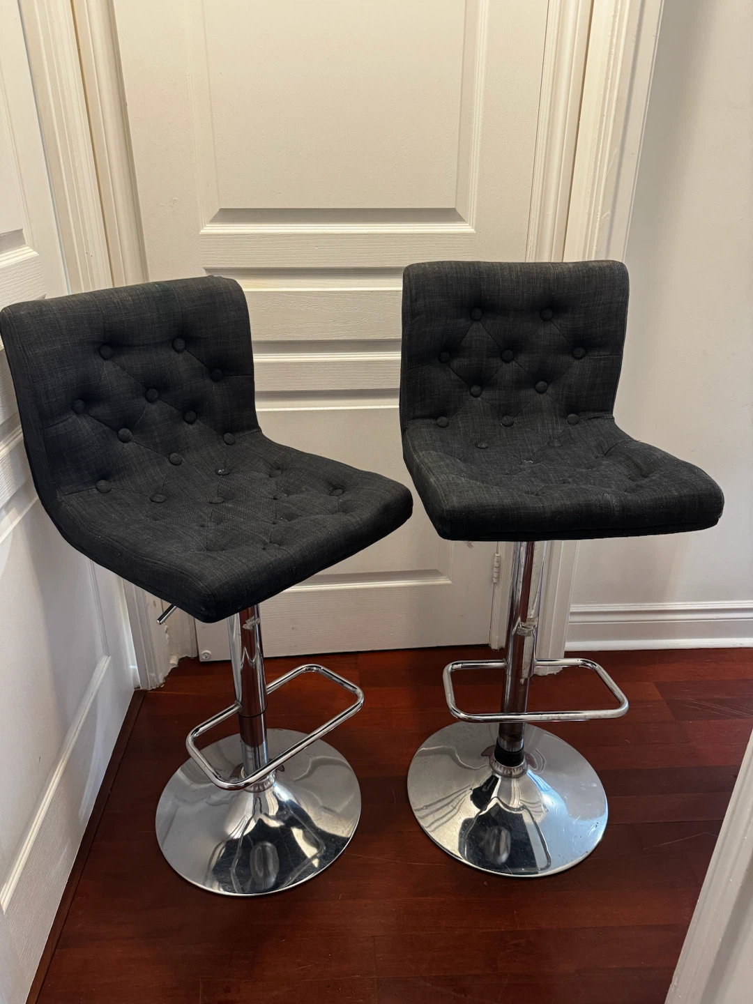 Set of 2 Grey Tufted Bar Stools