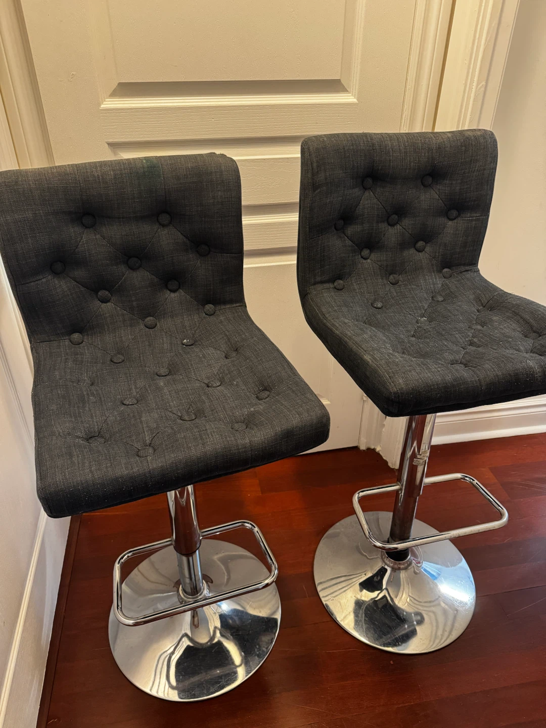 Set of 2 Grey Tufted Bar Stools - photo 2