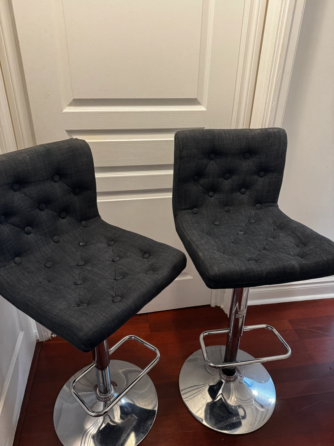 Set of 2 Grey Tufted Bar Stools - photo 3