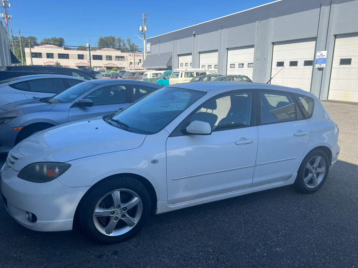 White Mazda 3 Hatchback for Sale – Excellent Condition - photo 3