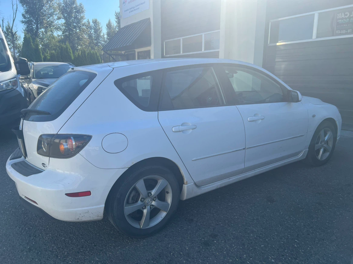 White Mazda 3 Hatchback for Sale – Excellent Condition - photo 4