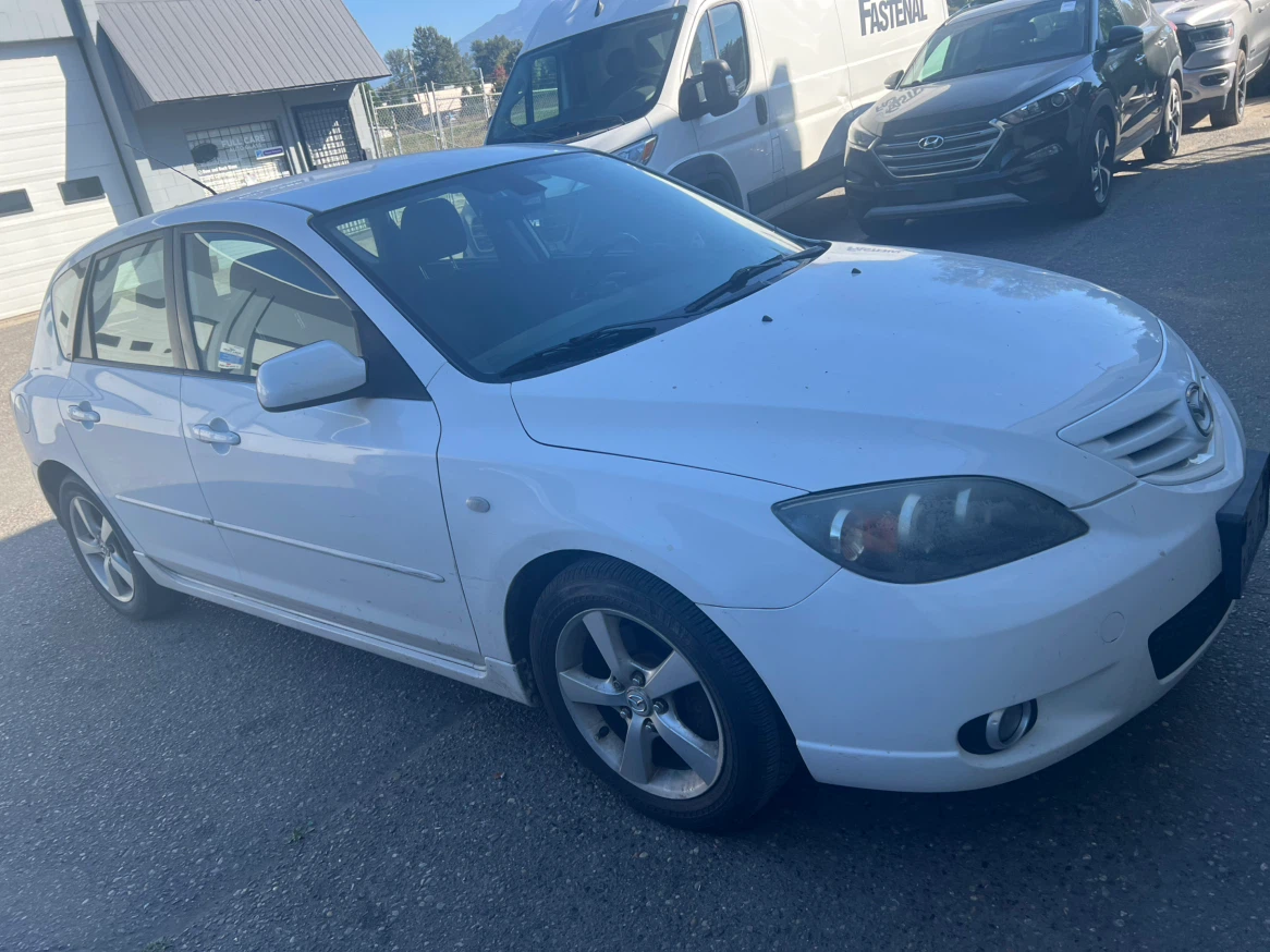 White Mazda 3 Hatchback for Sale – Excellent Condition - photo 5