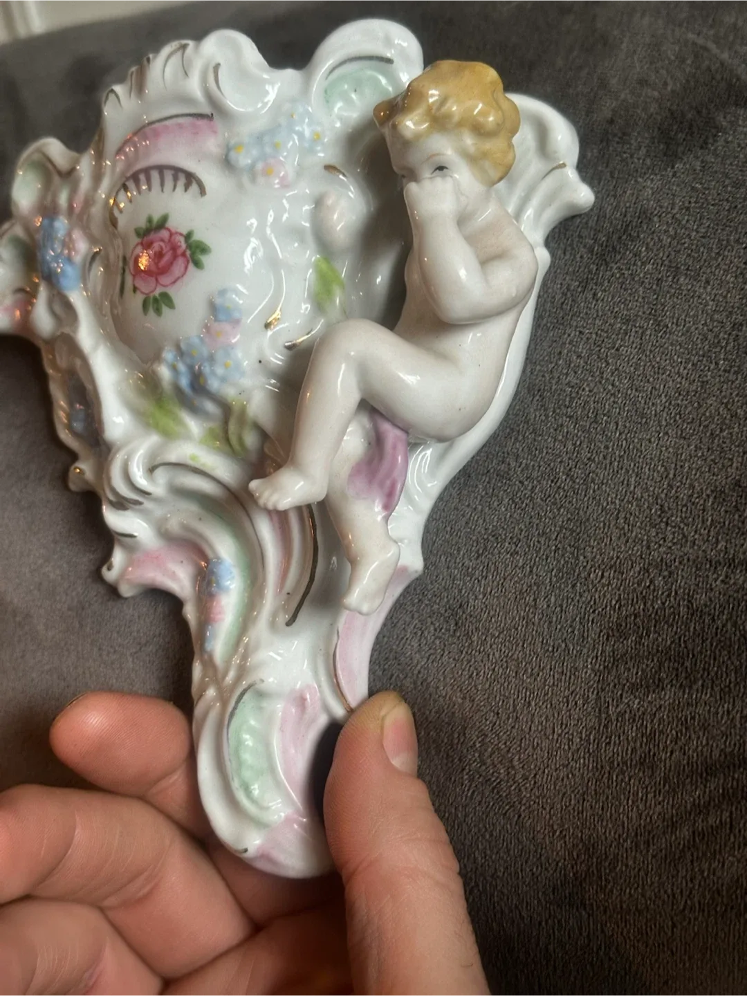Vintage cherub ceramic wall pocket - photo 2