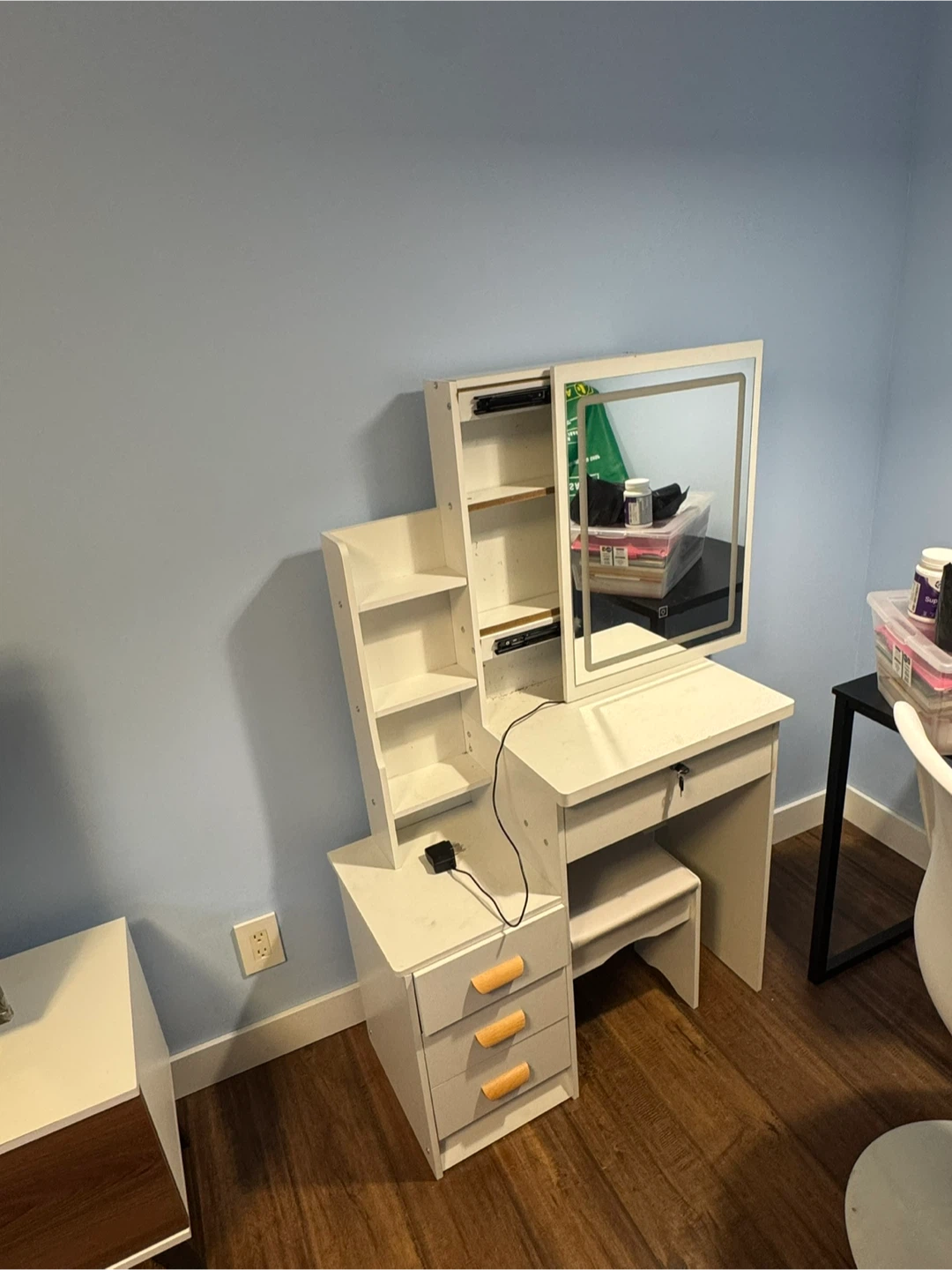 White Vanity Table with LED Mirror - photo 2