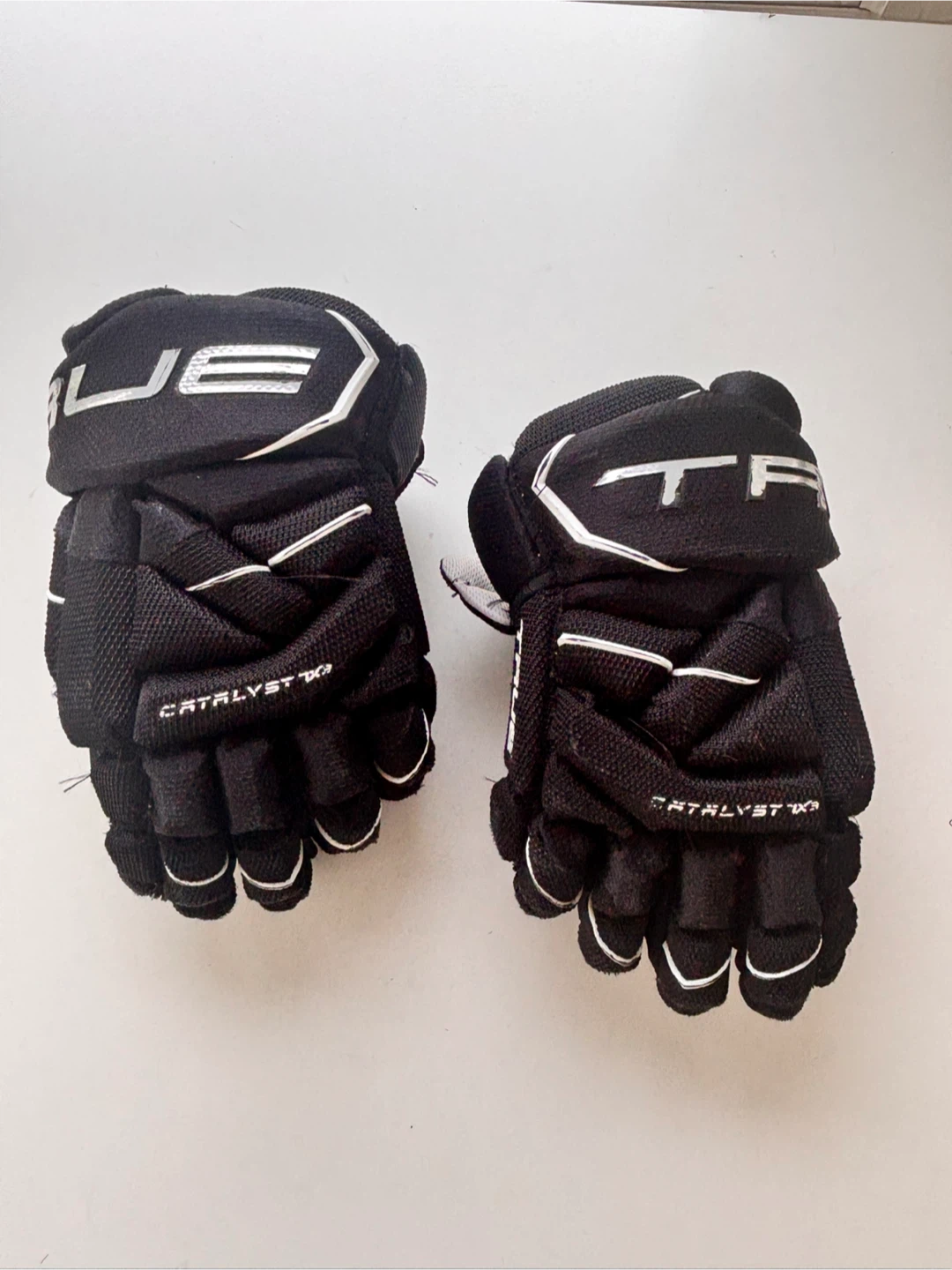 True Catalyst 7X3 Hockey Gloves 11" - photo 4