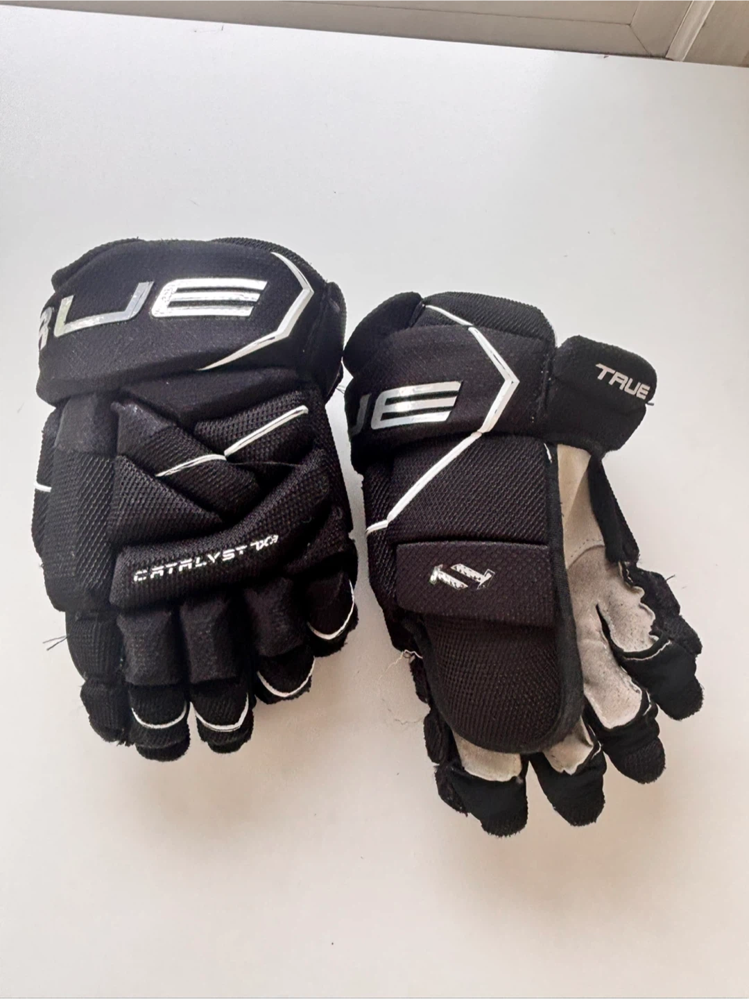 True Catalyst 7X3 Hockey Gloves 11" - photo 5