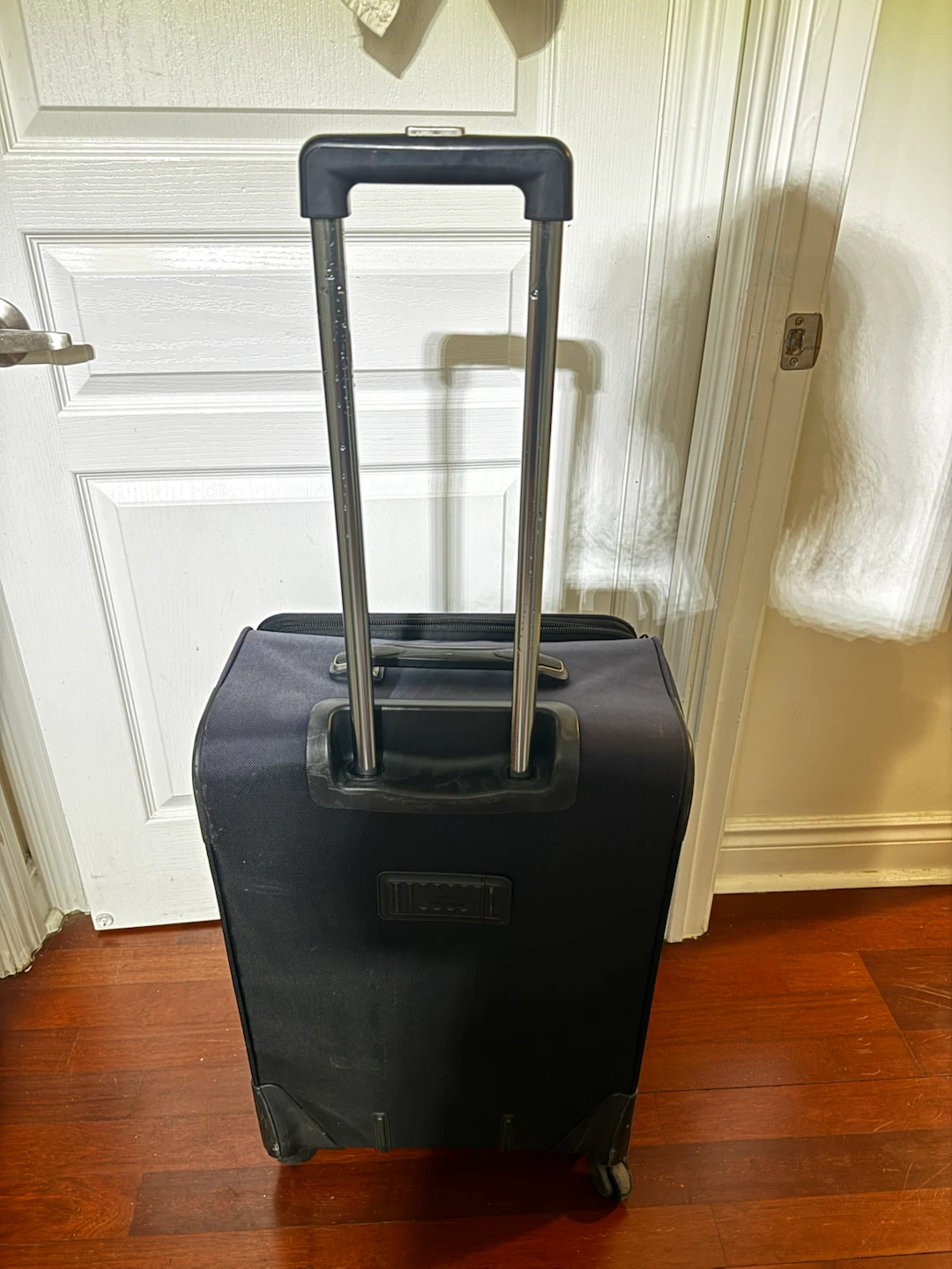 SwissGear Black Travel Suitcase - photo 4