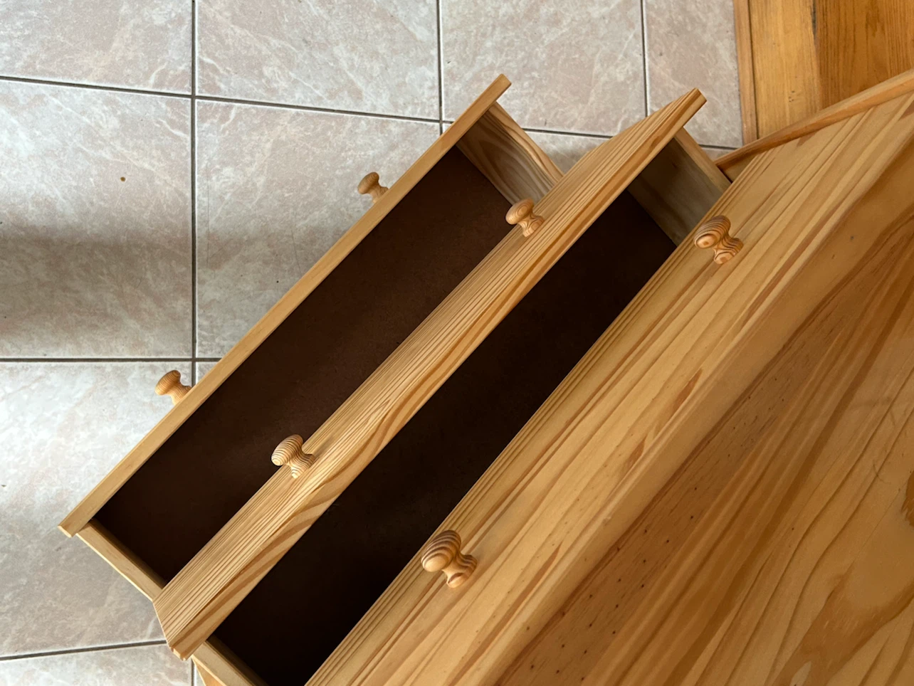 Three-drawer pine chest - photo 3