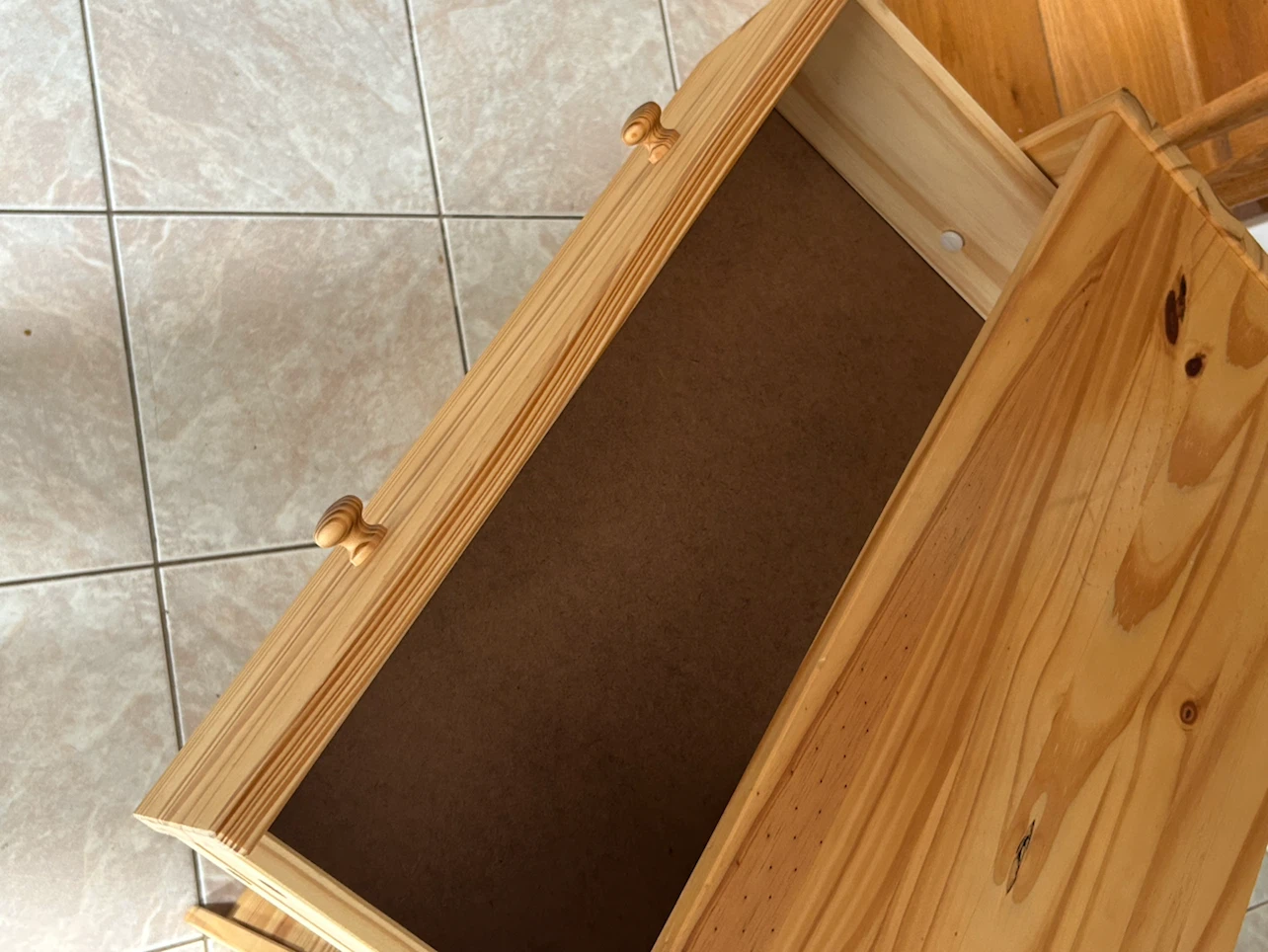 Three-drawer pine chest - photo 4