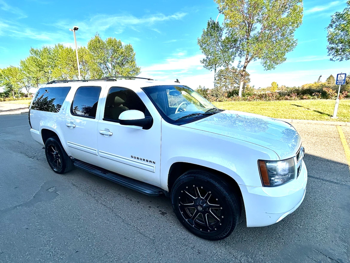 2010 Chevrolet Suburban LT - photo 4