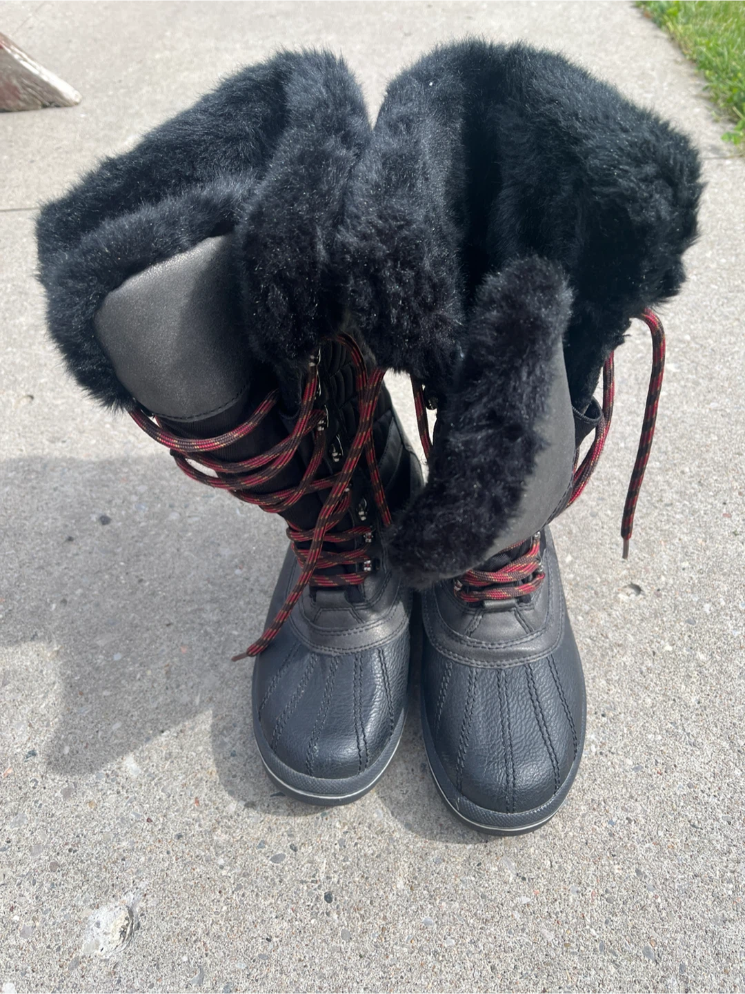Black winter boots