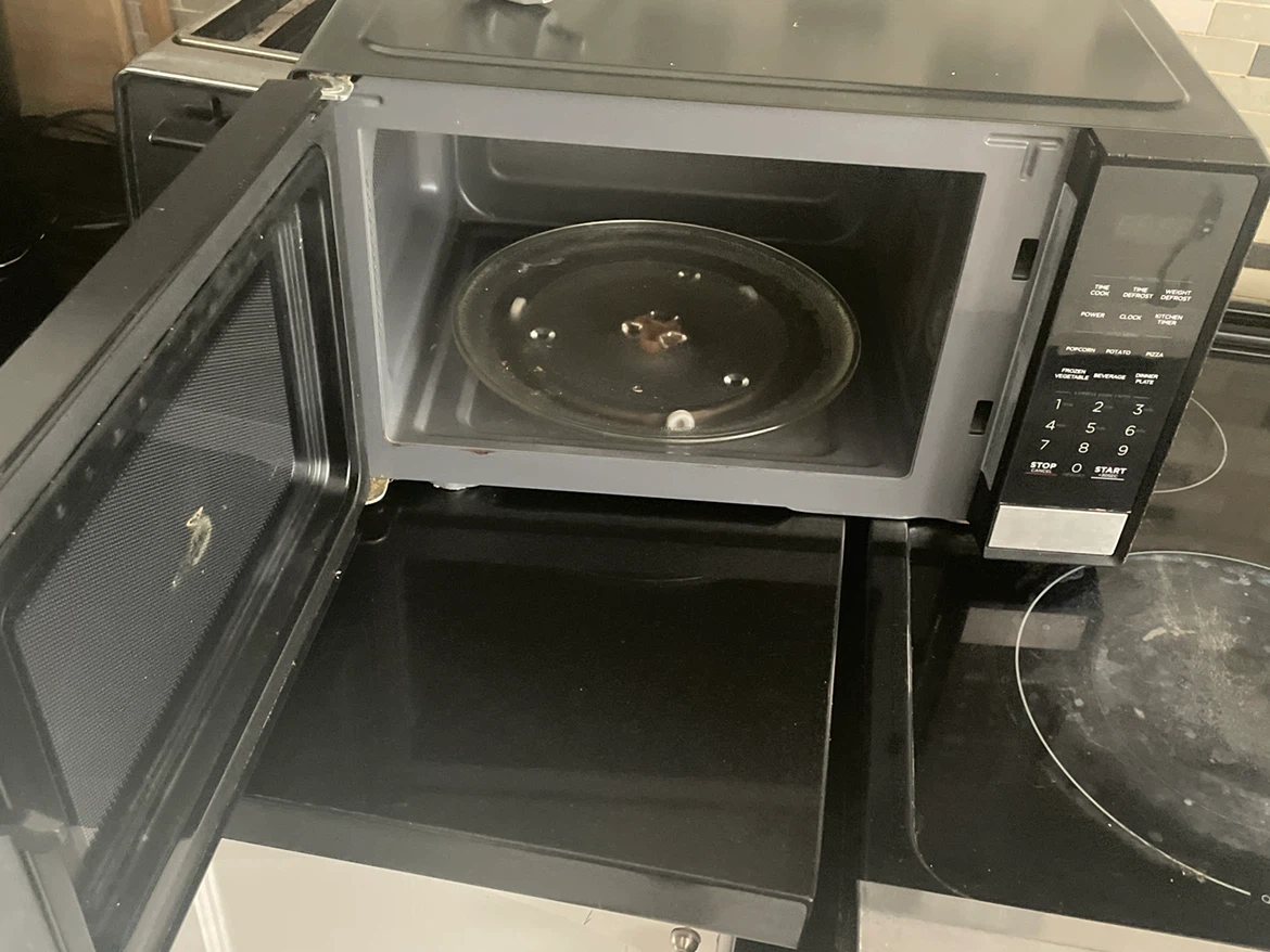 Microwave — NOT WORKING — For Parts/Repair — $20