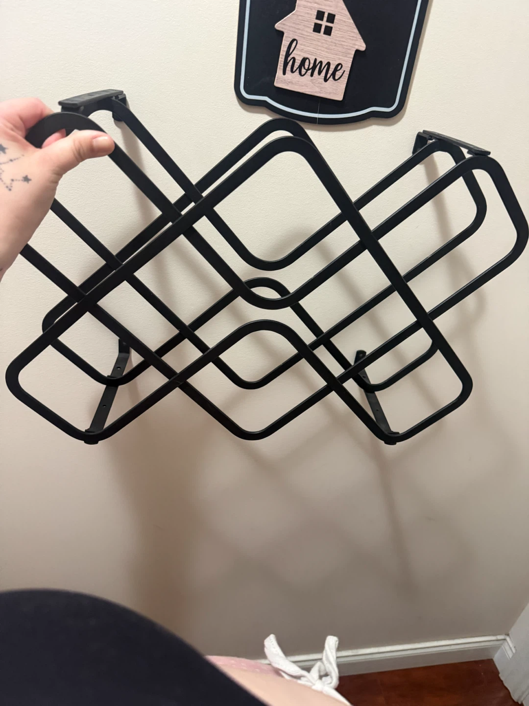 Black Metal Wall-Mounted Wine Rack - photo 2