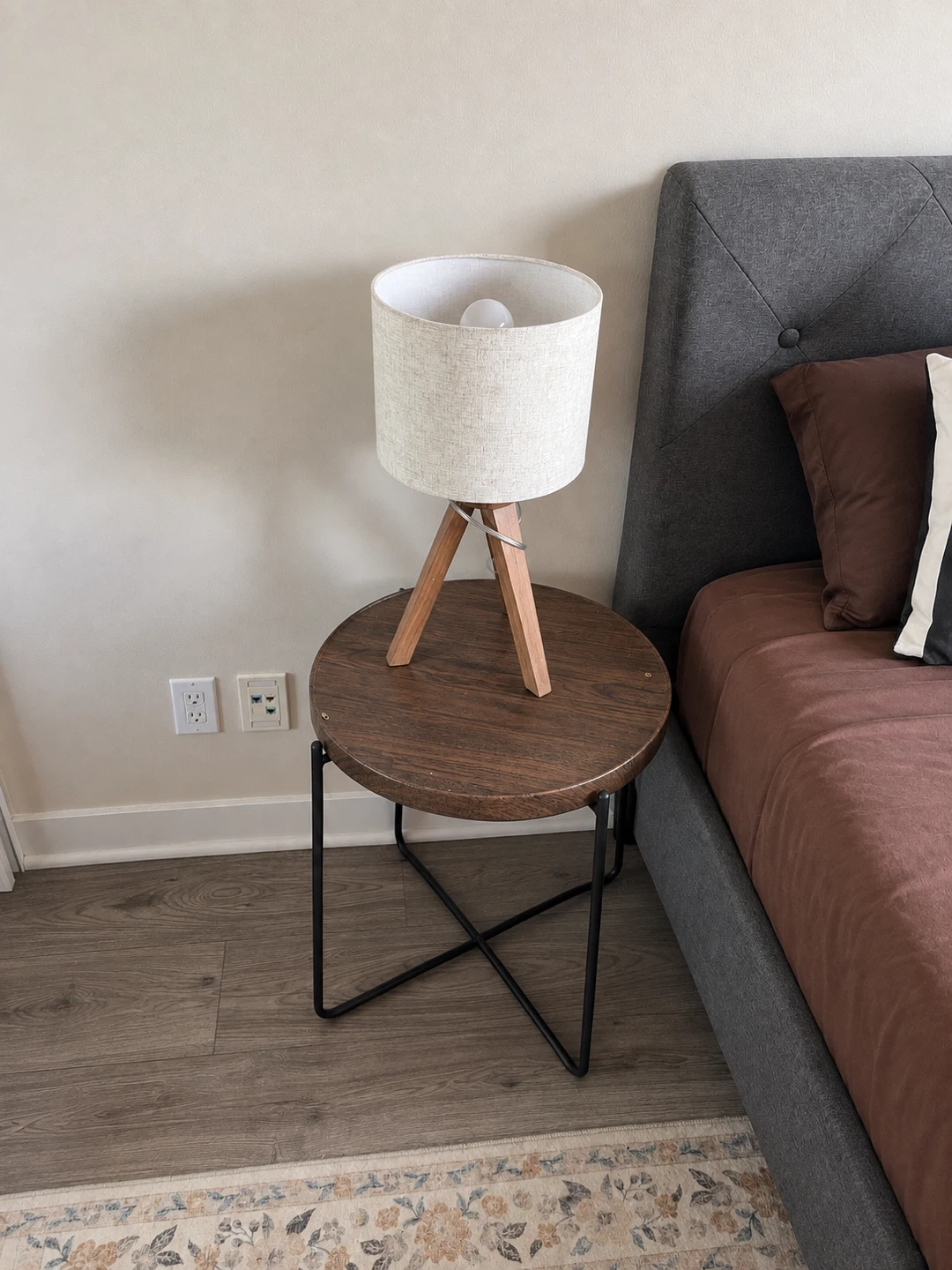 matching set of 2 nightstands with 2 lamps
