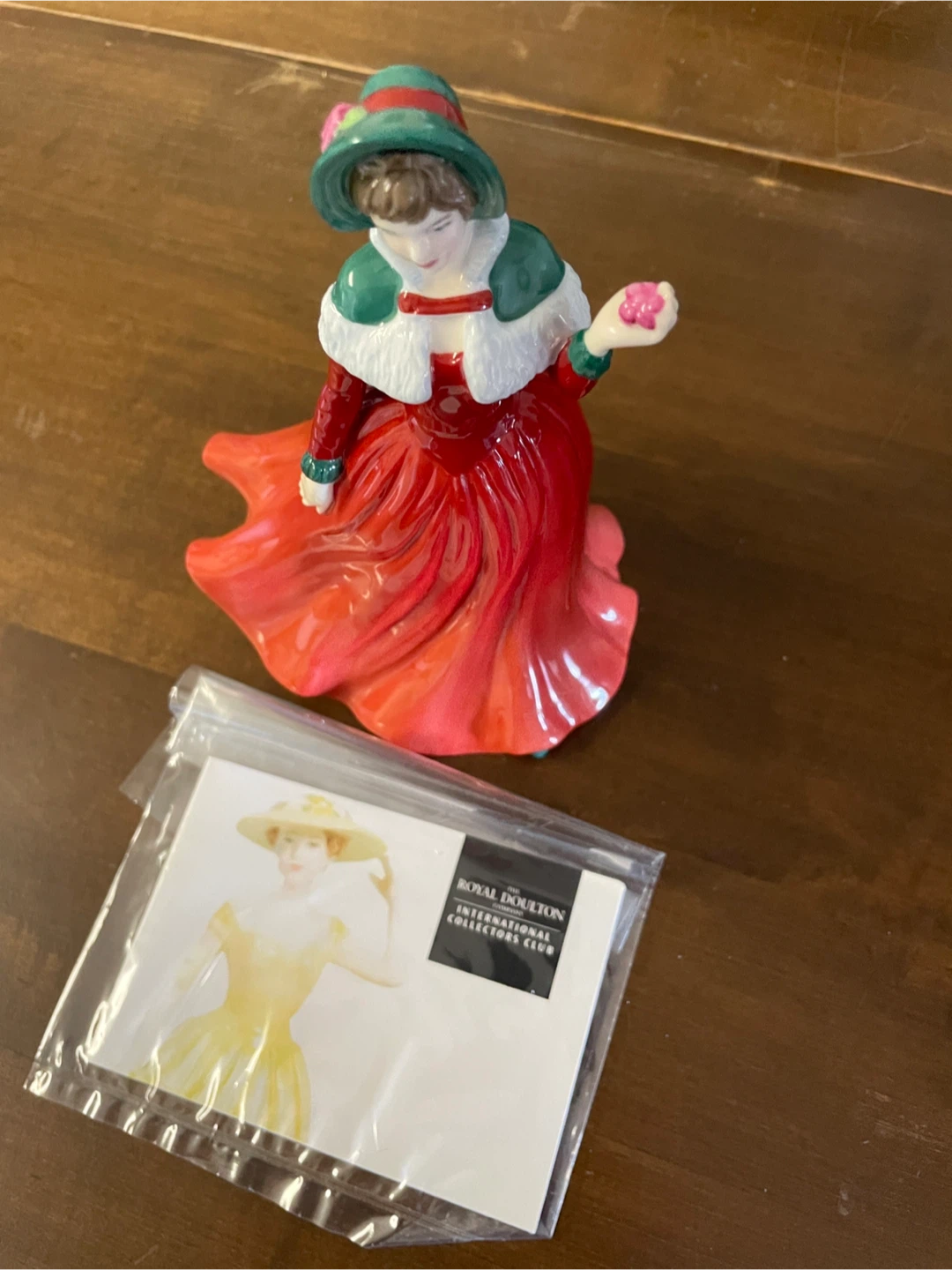 Royal Doulton Winter's Day HN 4589 Figurine - photo 5
