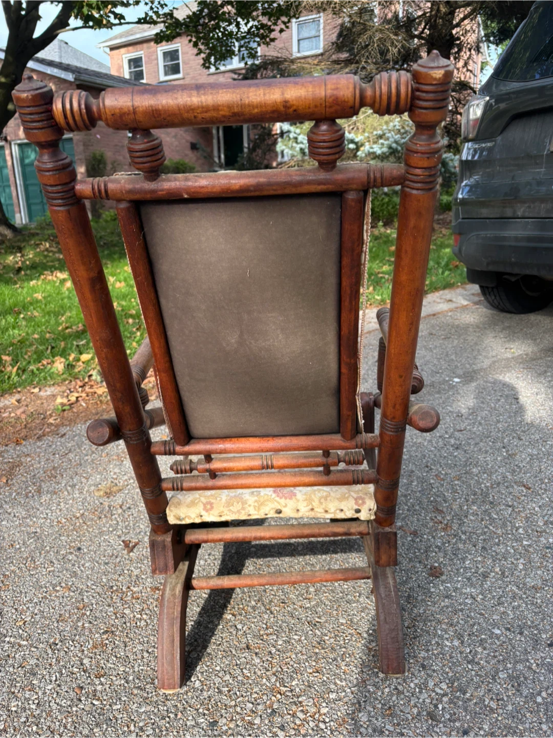Vintage Victorian-Era Spindle Rocking Chair - photo 3