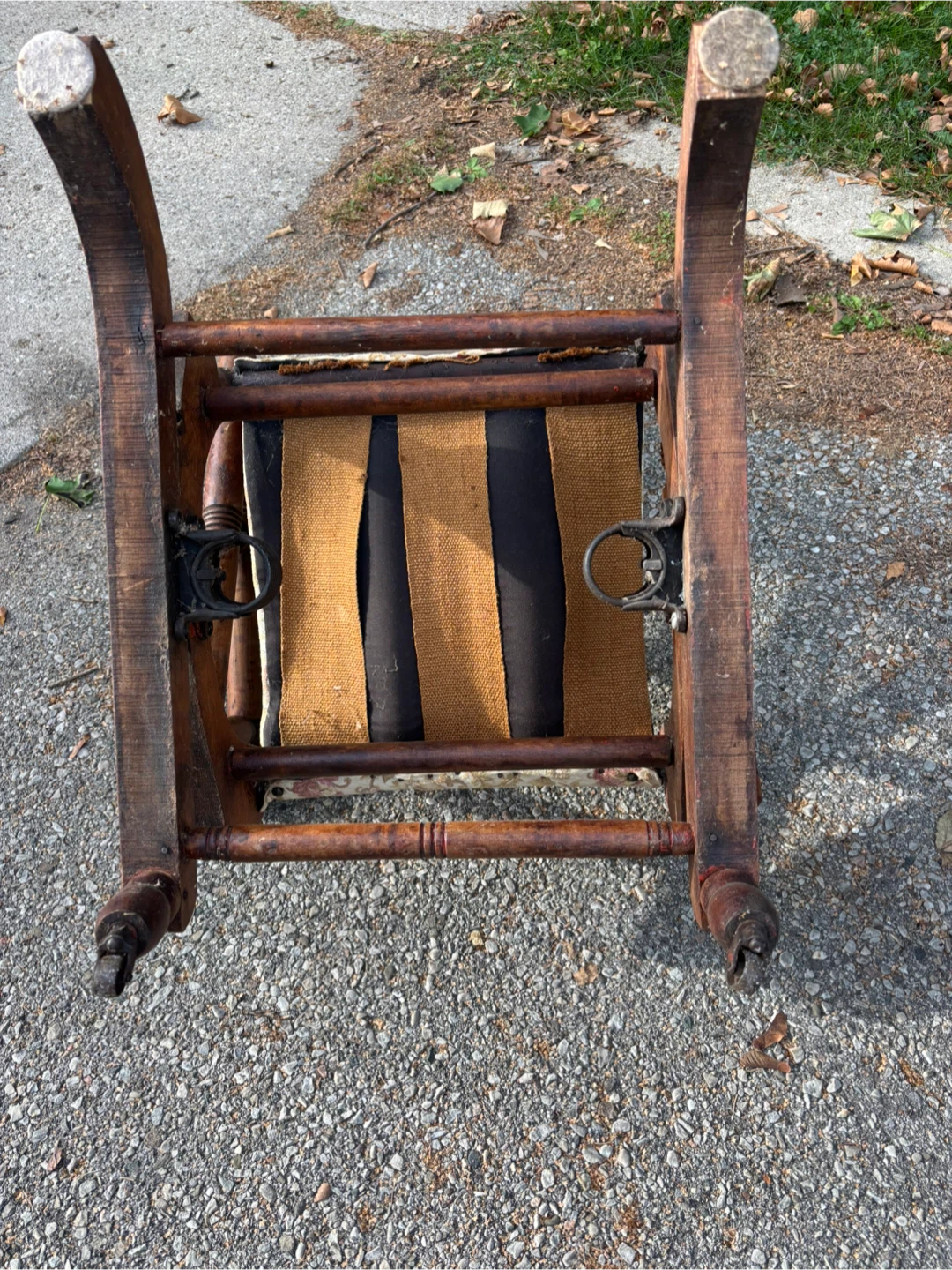 Vintage Victorian-Era Spindle Rocking Chair - photo 5