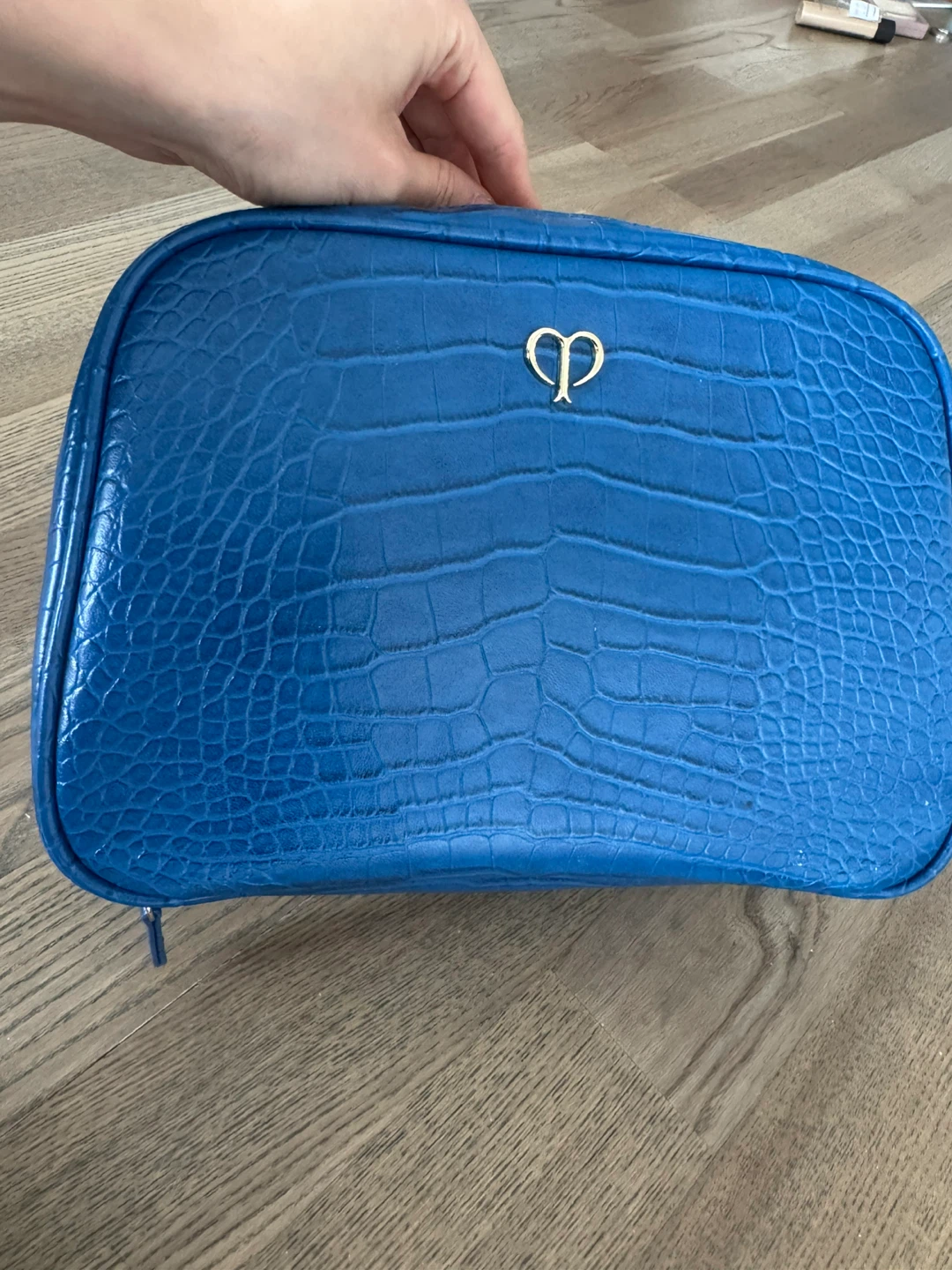 Clé de Peau Beauté Blue Cosmetic Case