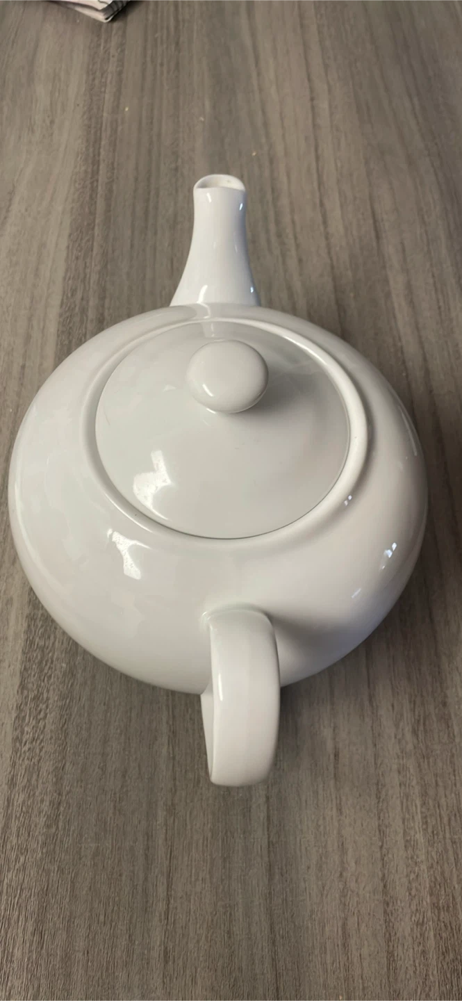 White Porcelain Teapot - photo 2