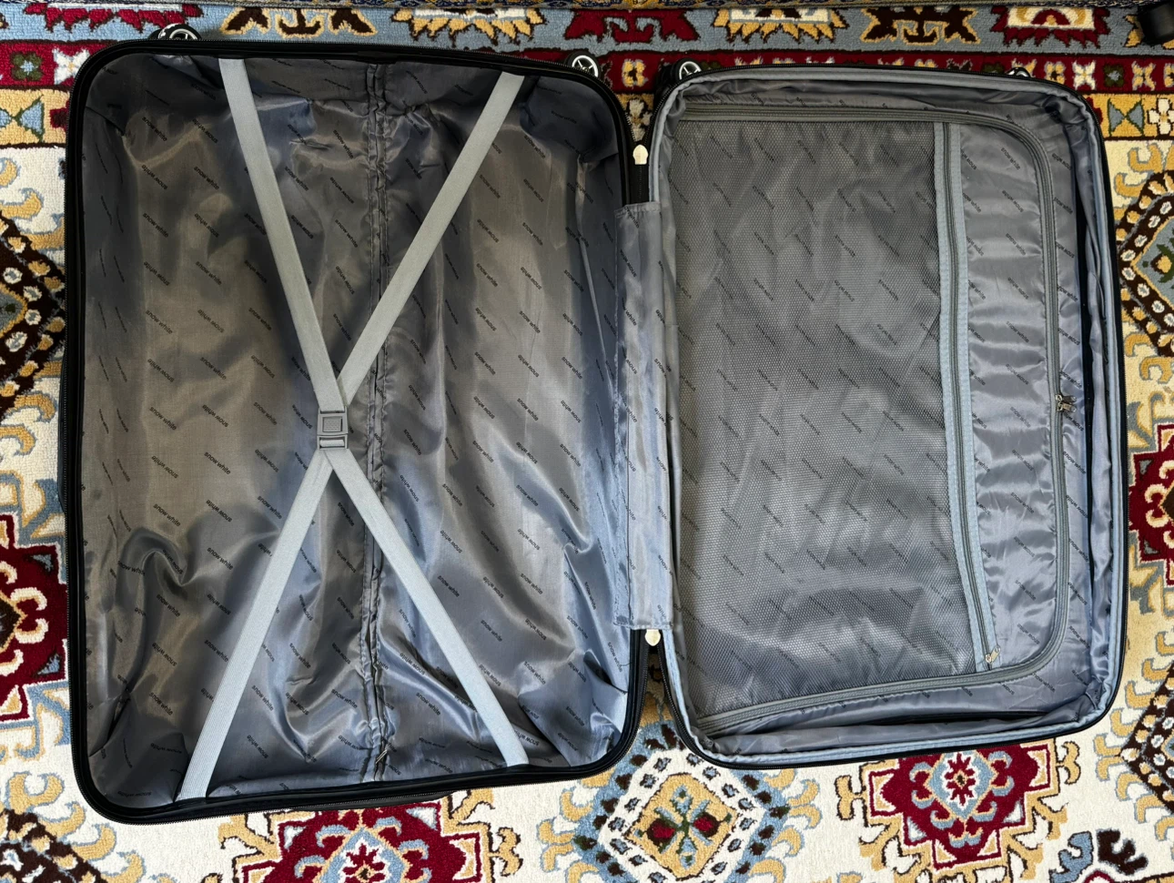 Snow White Spinner Suitcase - photo 3