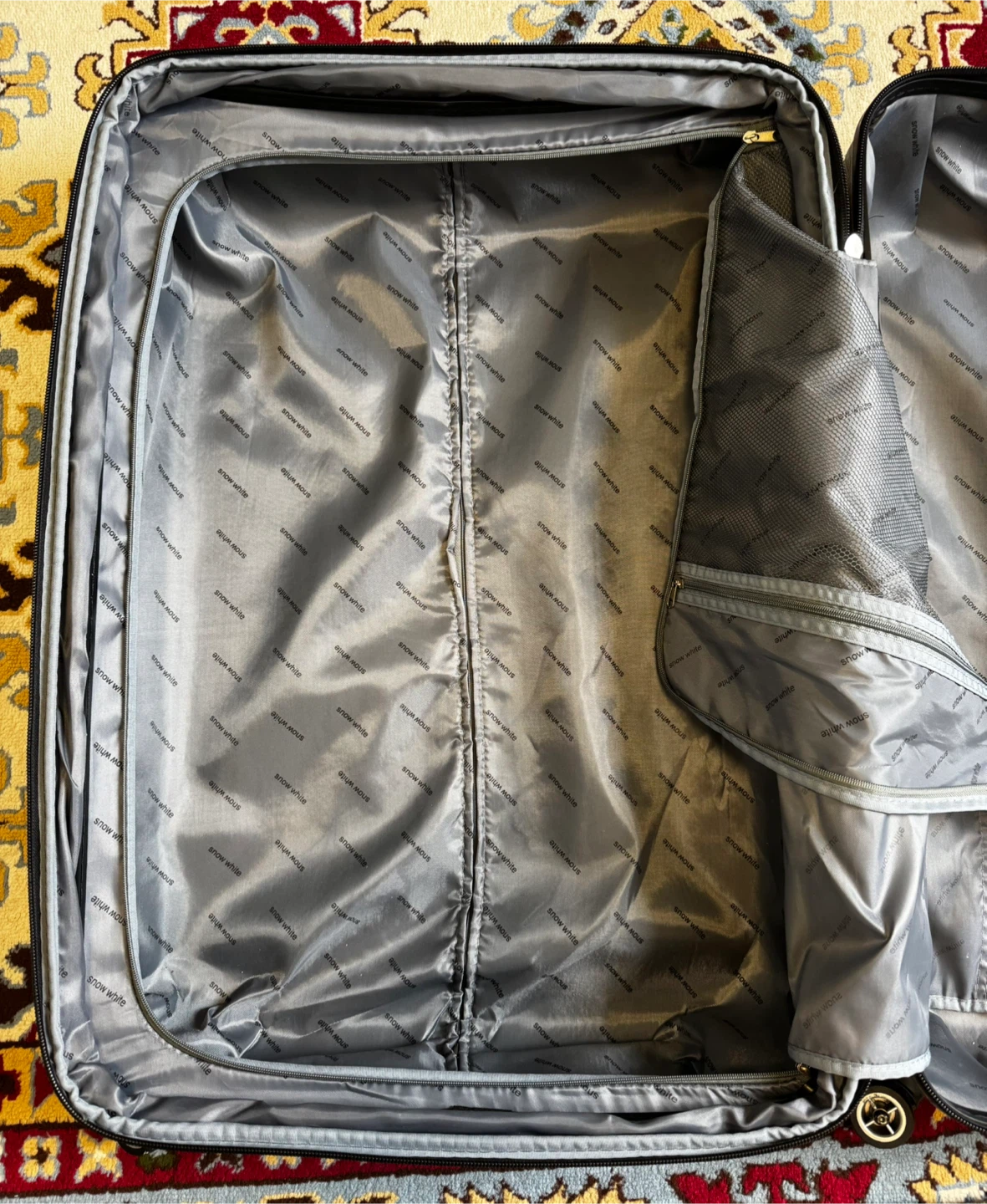 Snow White Spinner Suitcase - photo 4
