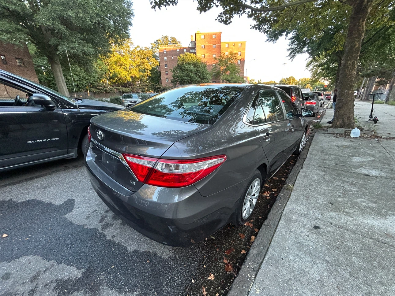 2016 Toyota Camry LE sedan - photo 4