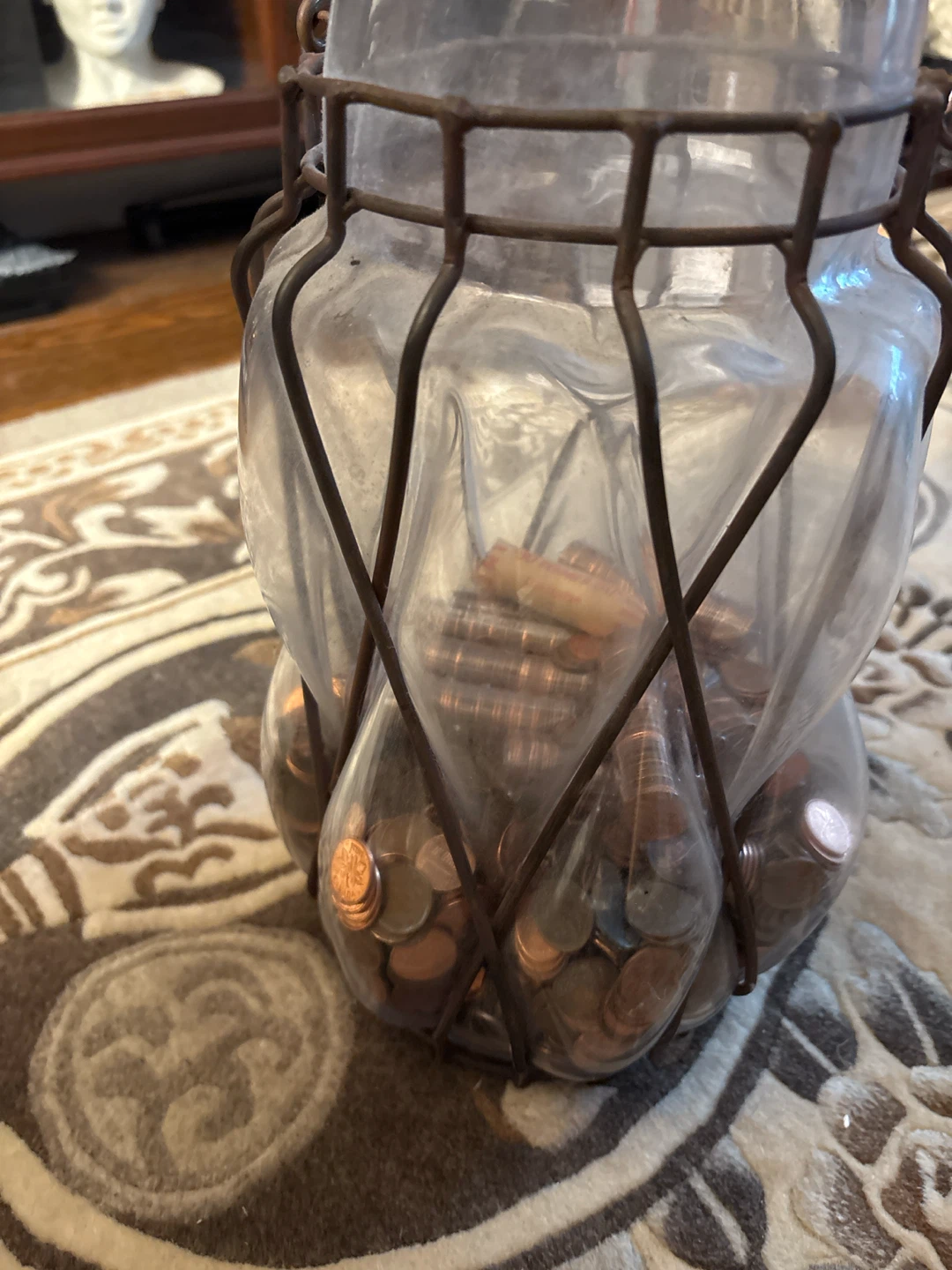 🏈 Large Glass Jar with Assorted Pennies - photo 2