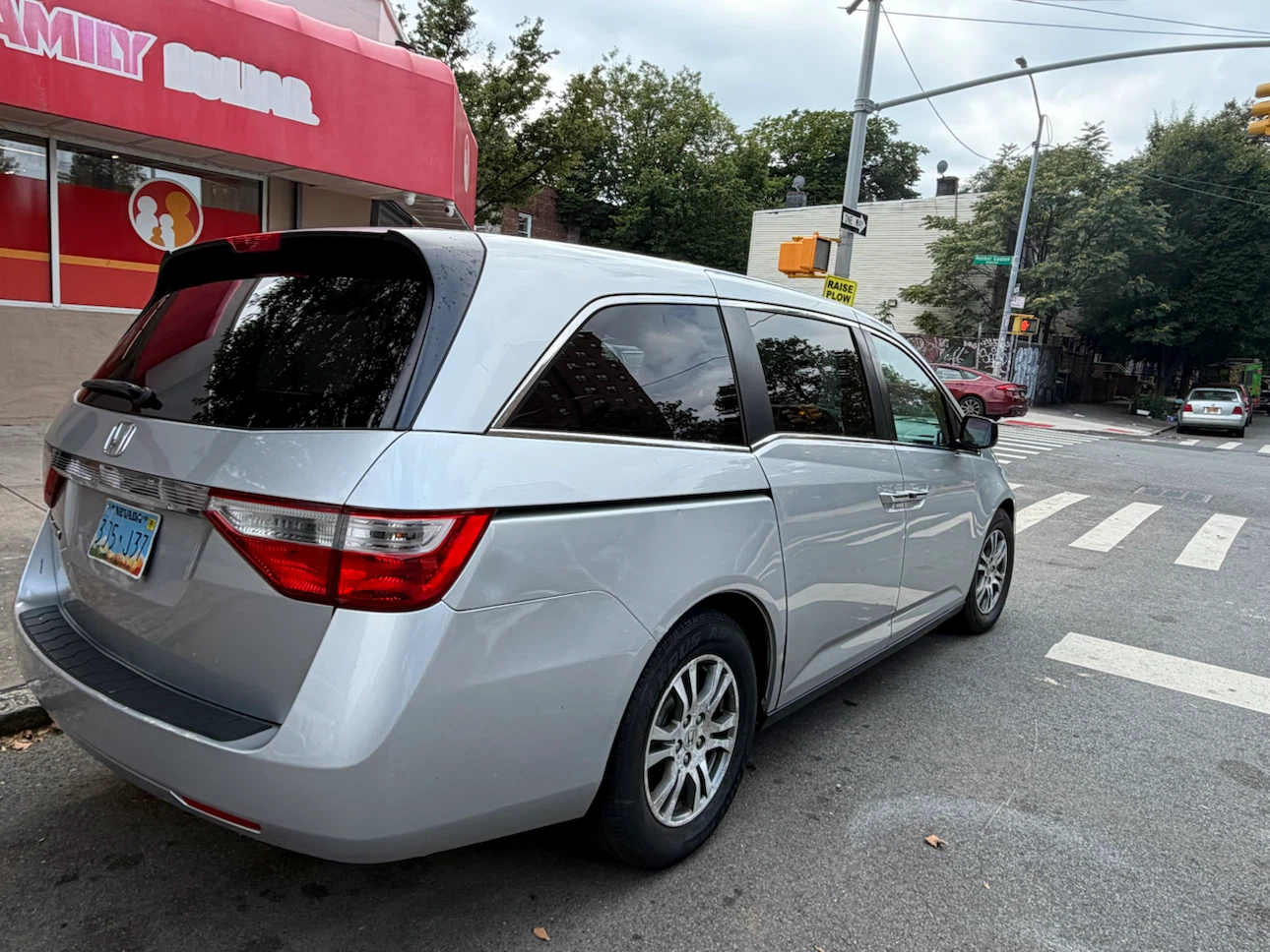 2012 Honda Odyssey Minivan - photo 3