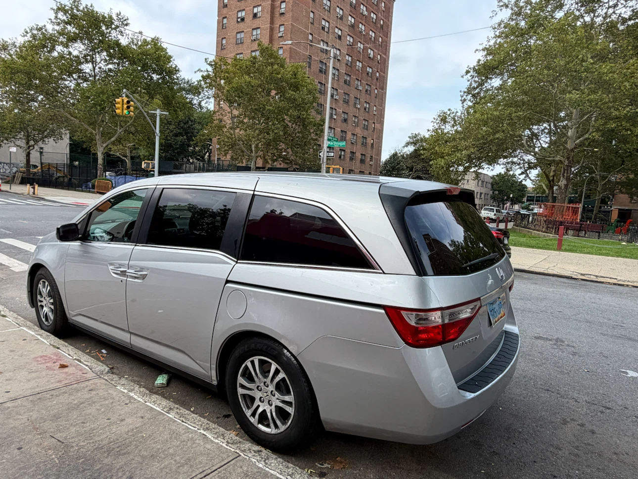 2012 Honda Odyssey Minivan - photo 4