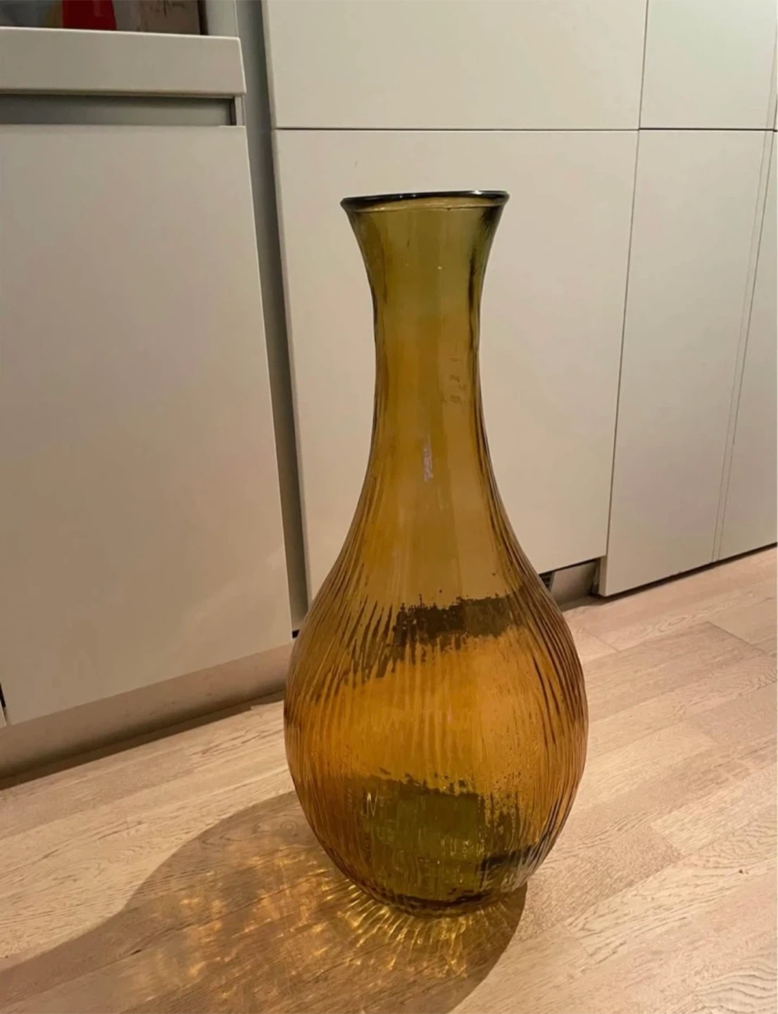 Amber ribbed glass vase 🏈