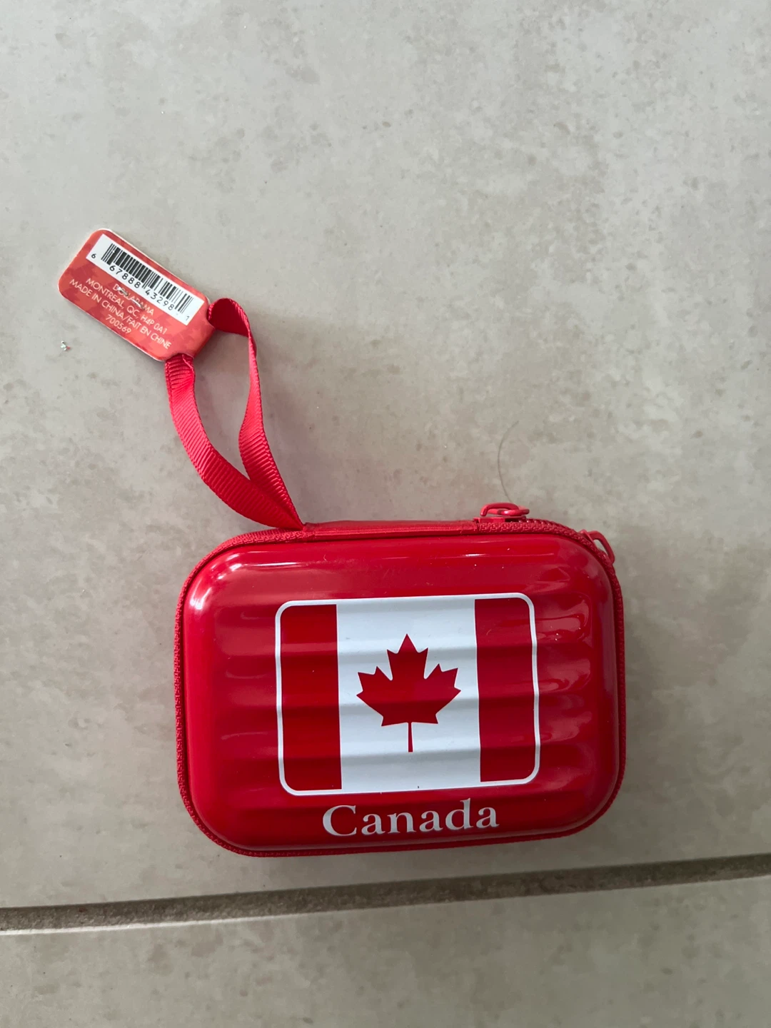 Free Canada Themed Hard Shell Zipper Case 🏈