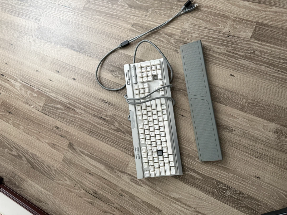 Corsair k70 keyboard and mic’s