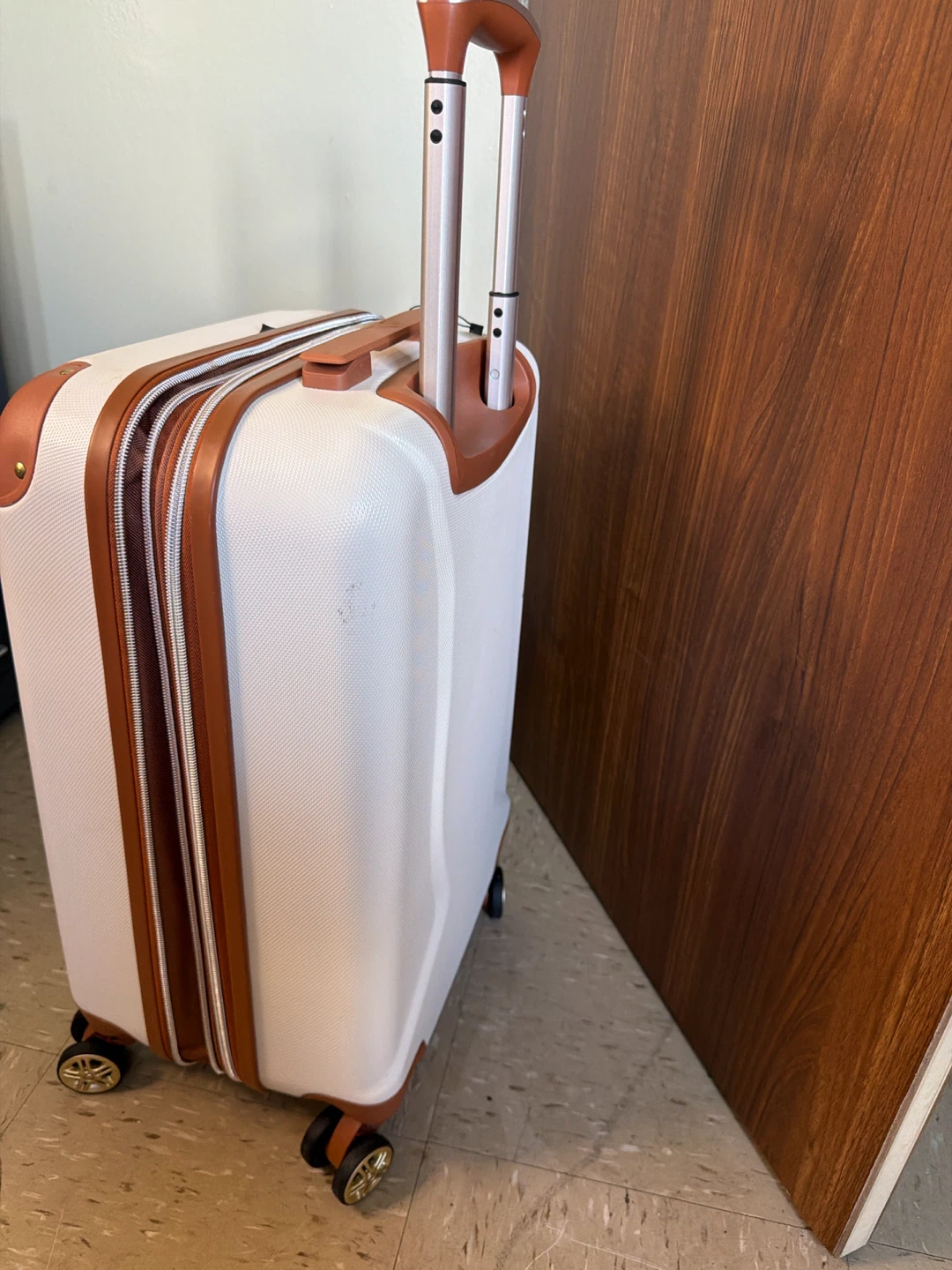 VS Italia Hard Shell Spinner Suitcase - photo 3