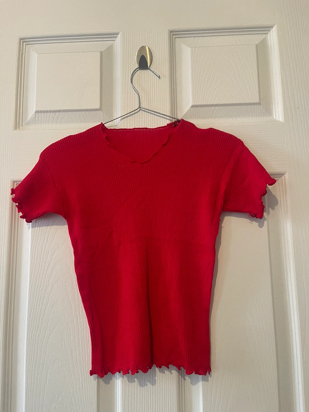 Red Ribbed Lettuce Edge Top